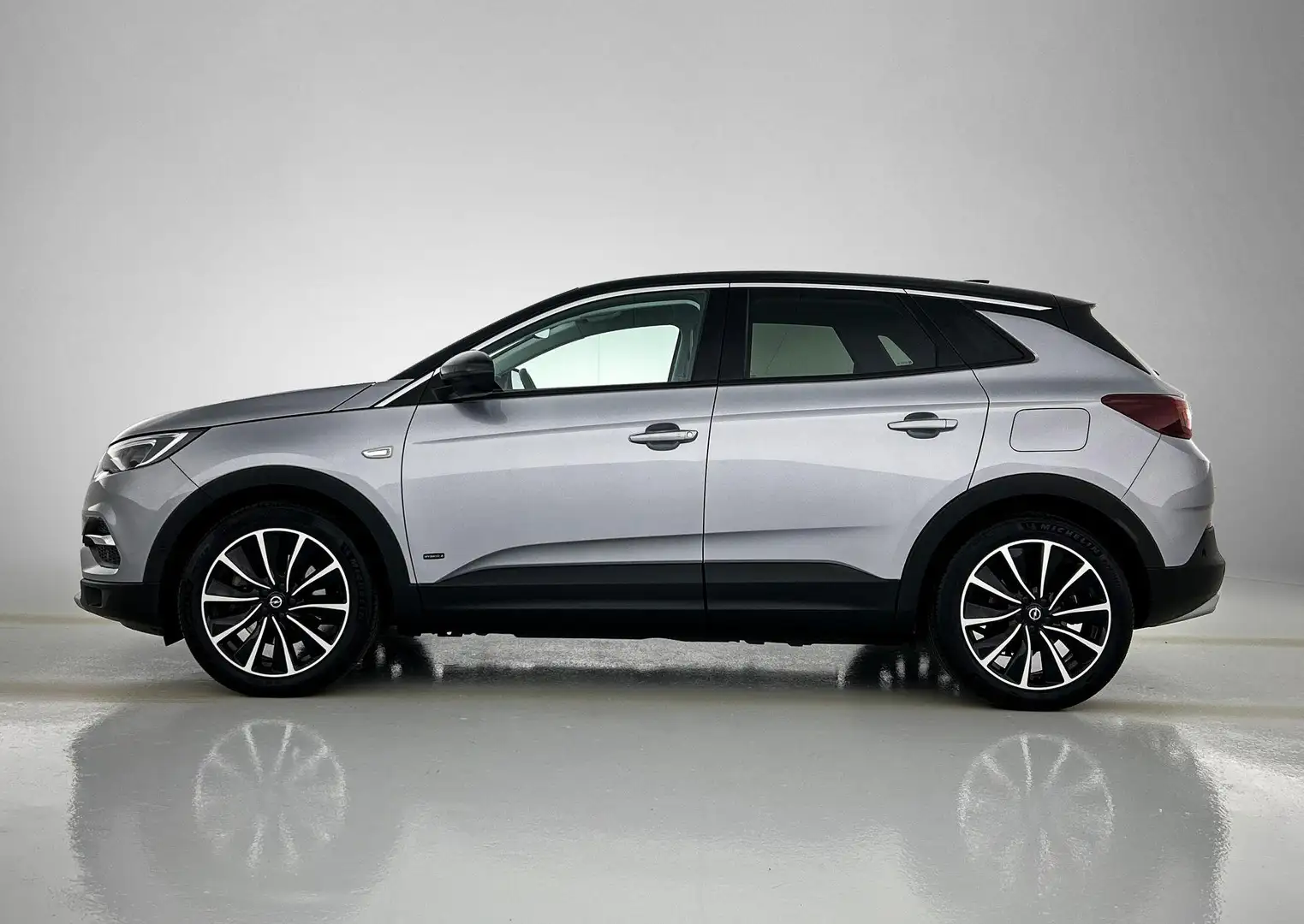 Opel Grandland X 1.6 Turbo Hybrid4 Ultimate Grijs - 2
