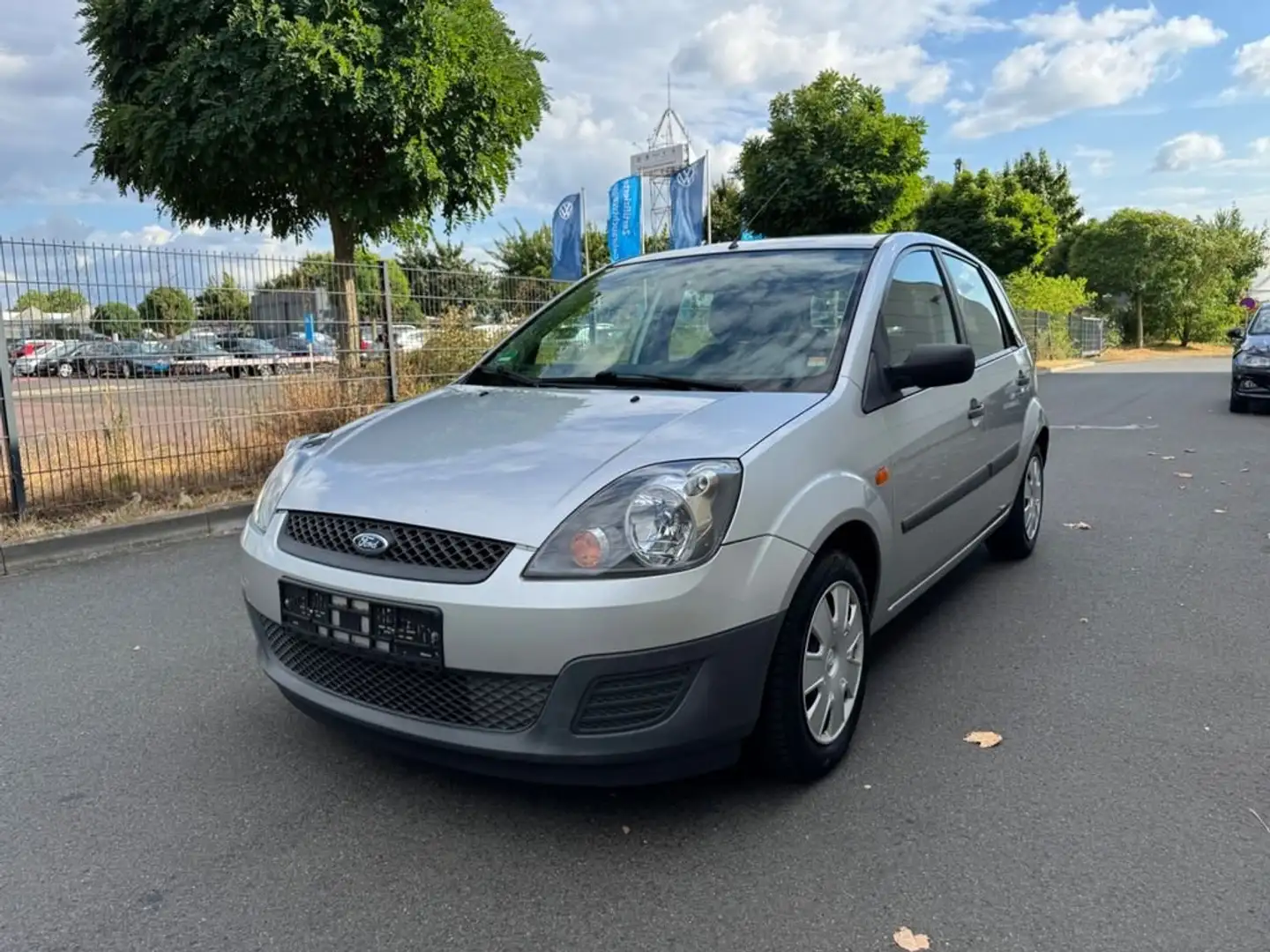 Ford Fiesta 1.3i Ambiente Zilver - 1