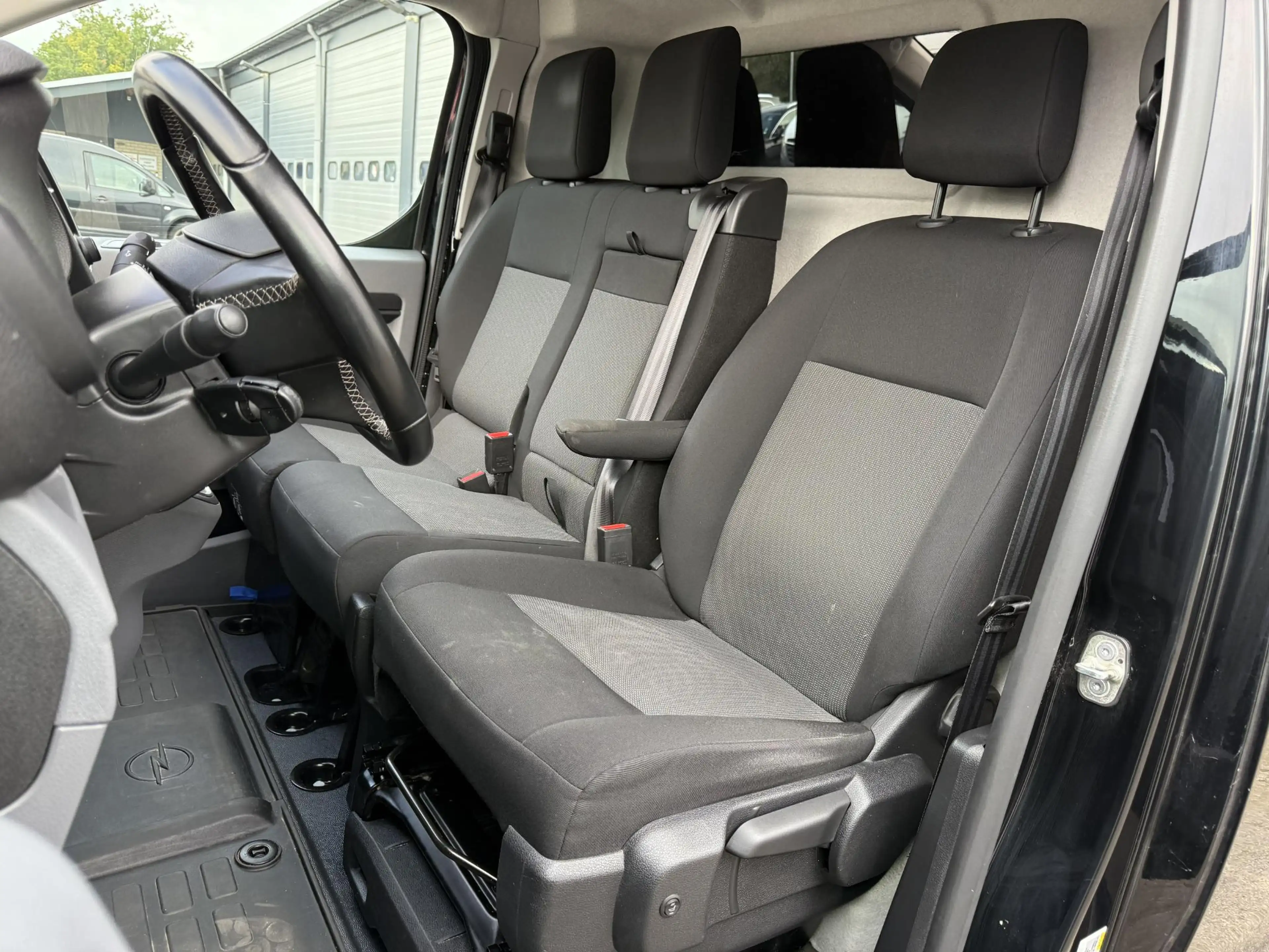 Opel Vivaro-e L2H1 Innovation 75 kWh Longrange SOH 91% Snellader — photo 5