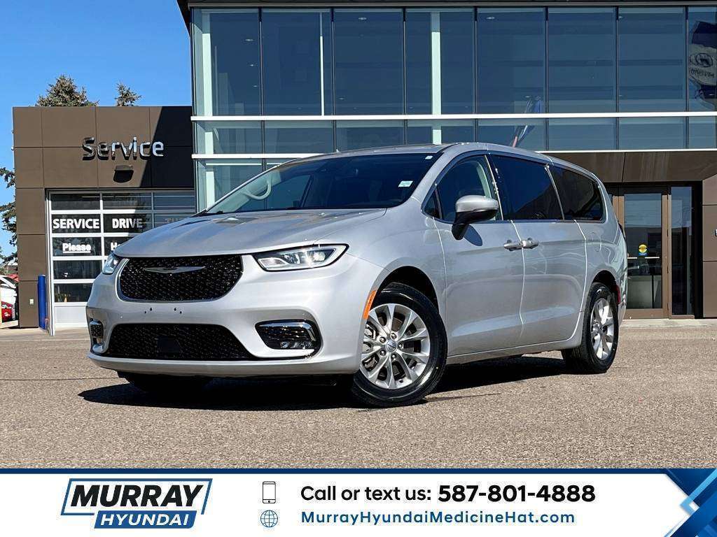  2023 Chrysler Pacifica Touring L AWD   