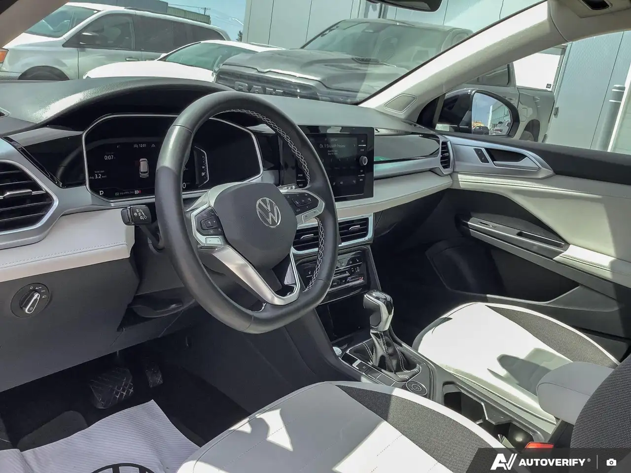 Volkswagen Taos снимка Volkswagen Taos