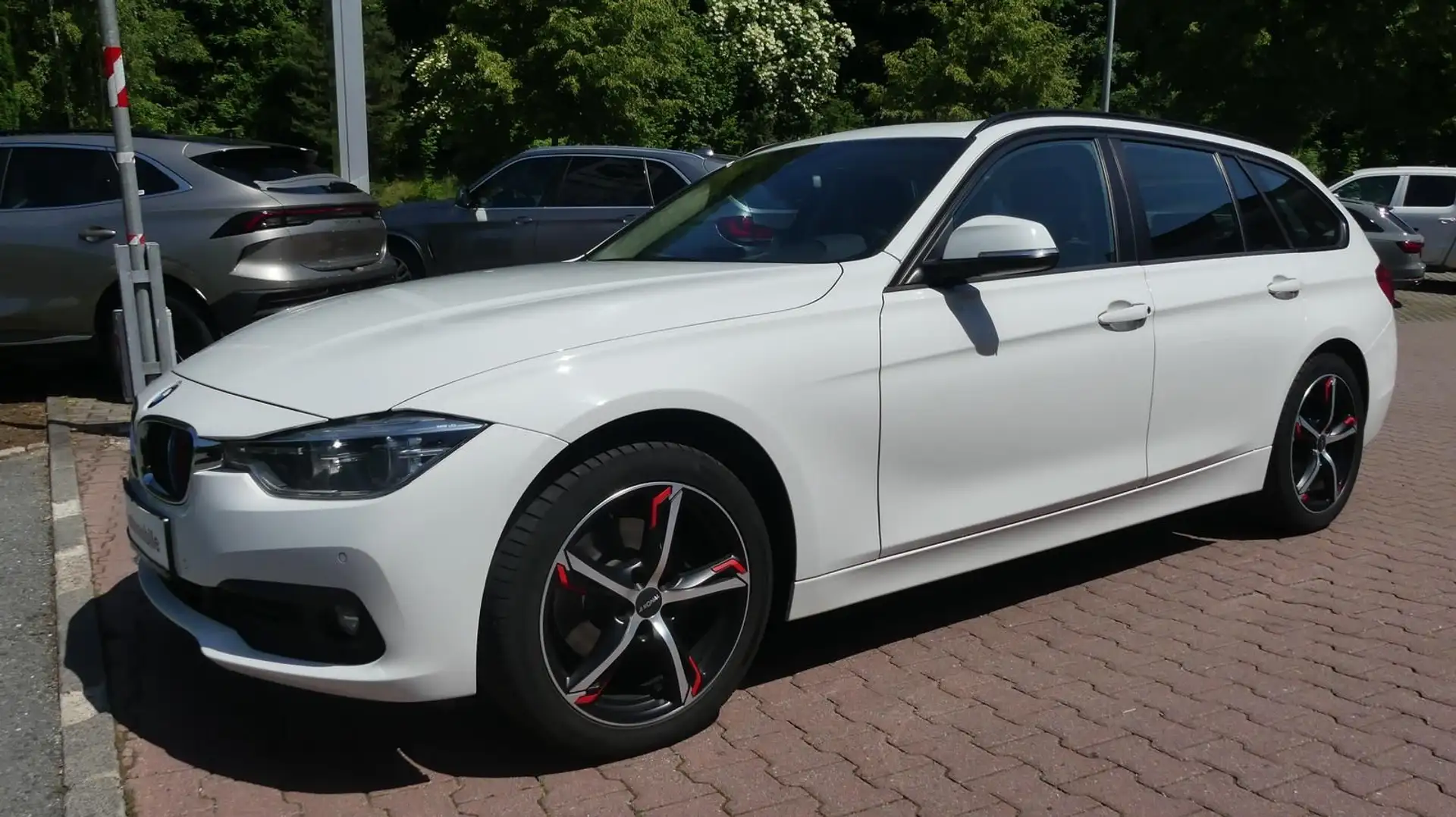 BMW 320 d touring*xDrive*Pano*SHZ*LED*Navi* Weiß - 1