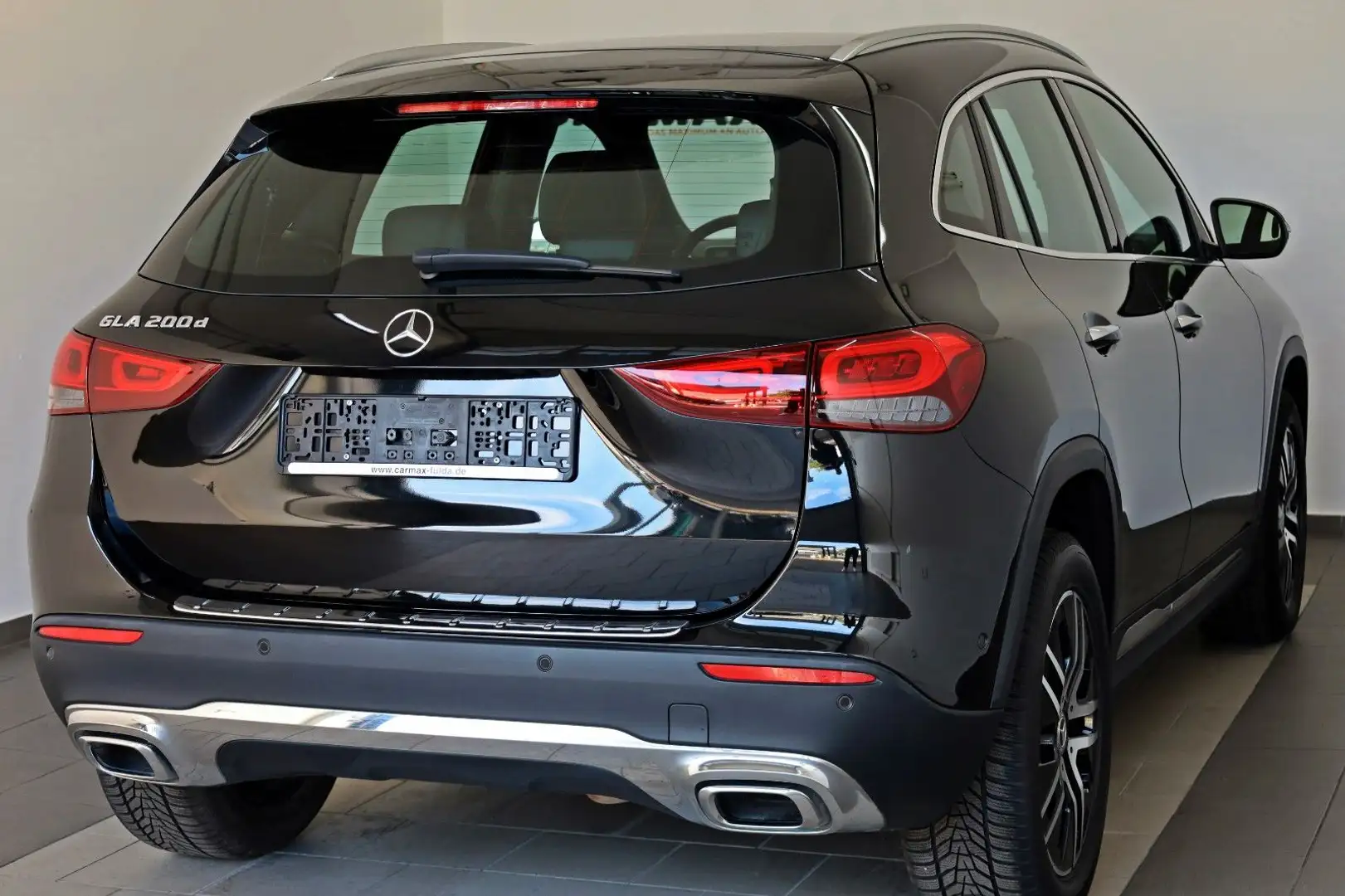 Mercedes-Benz GLA 200 d Leder,Navi,LED,Kamera,SH,Park-Paket Czarny - 2