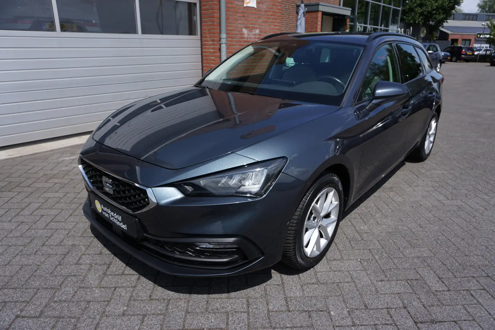 SEAT Leon Sportstourer 1.5 TSI Style Business Intense VIRTUA Grijs - 2