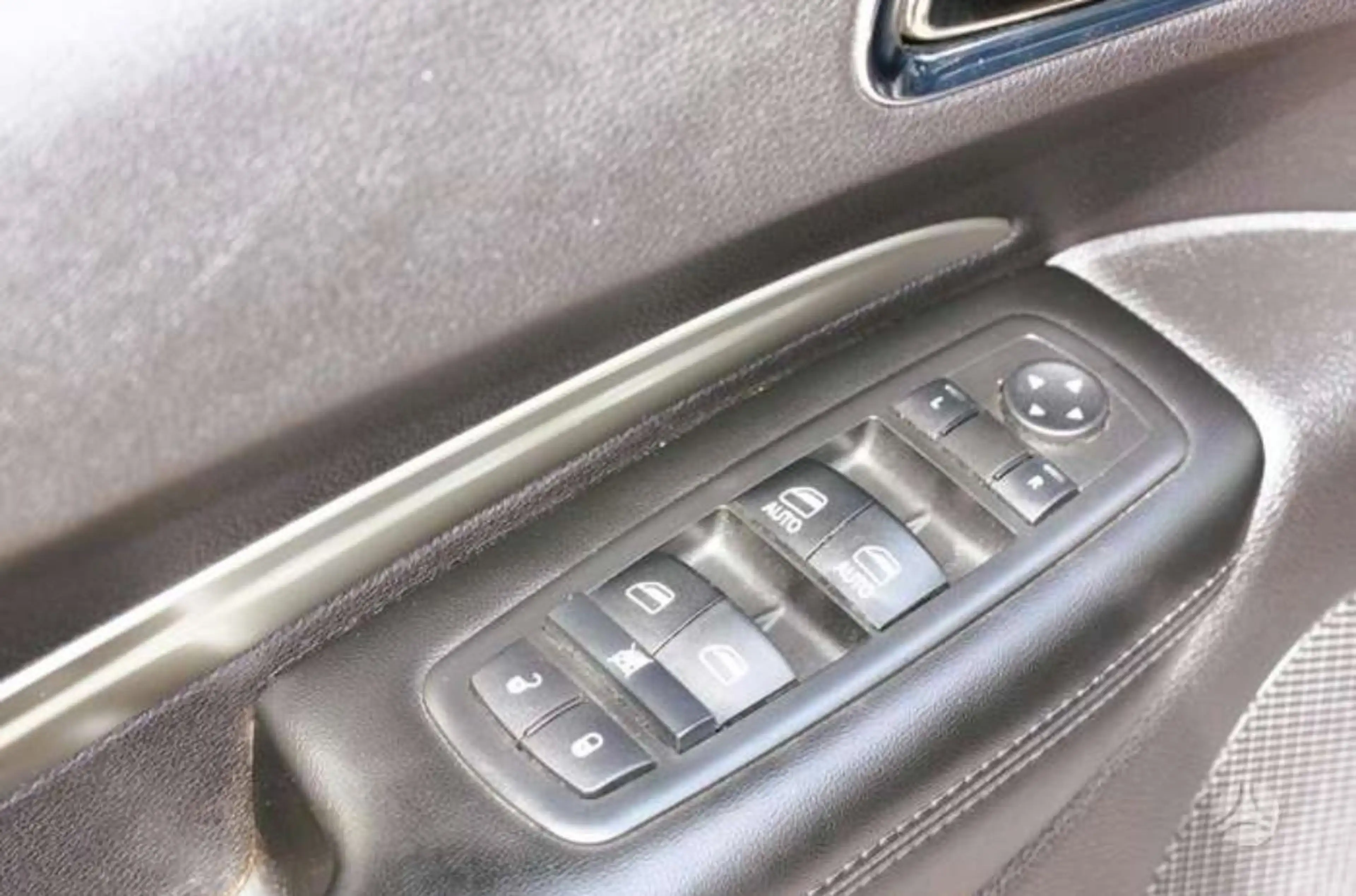 Dodge Durango SXT 3.6L V6 Leder Alu Sitzheizung Blind spot — photo 12