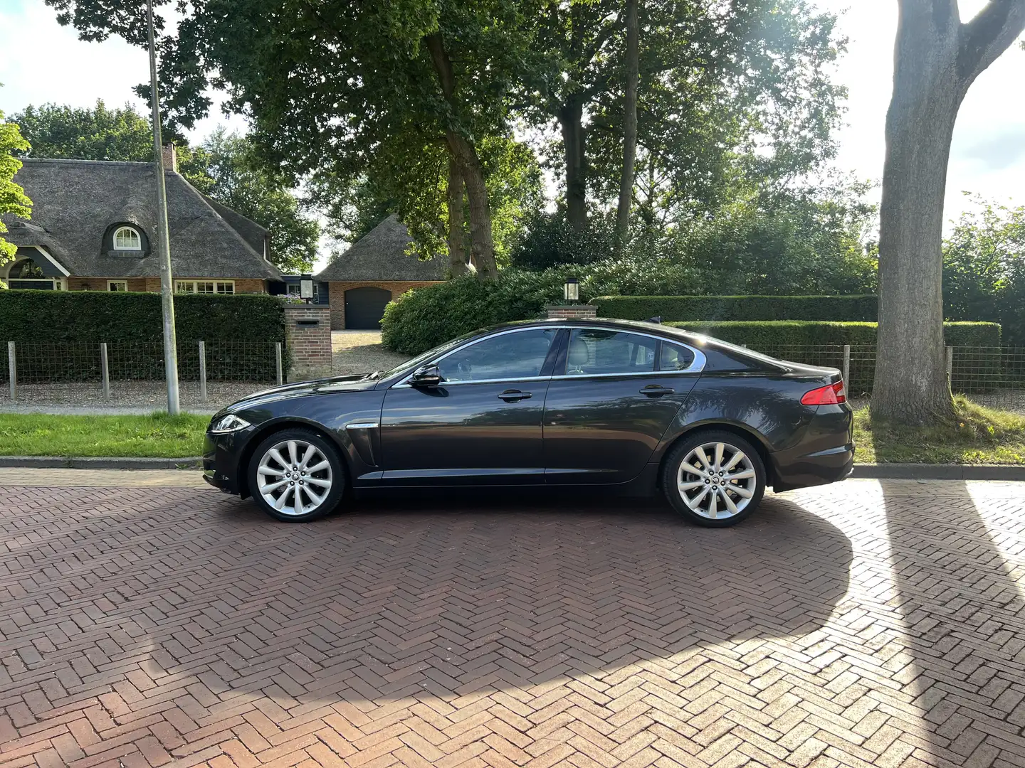 Jaguar XF 2.0 Prem. Bns Edition - Nwe Apk Grijs - 1
