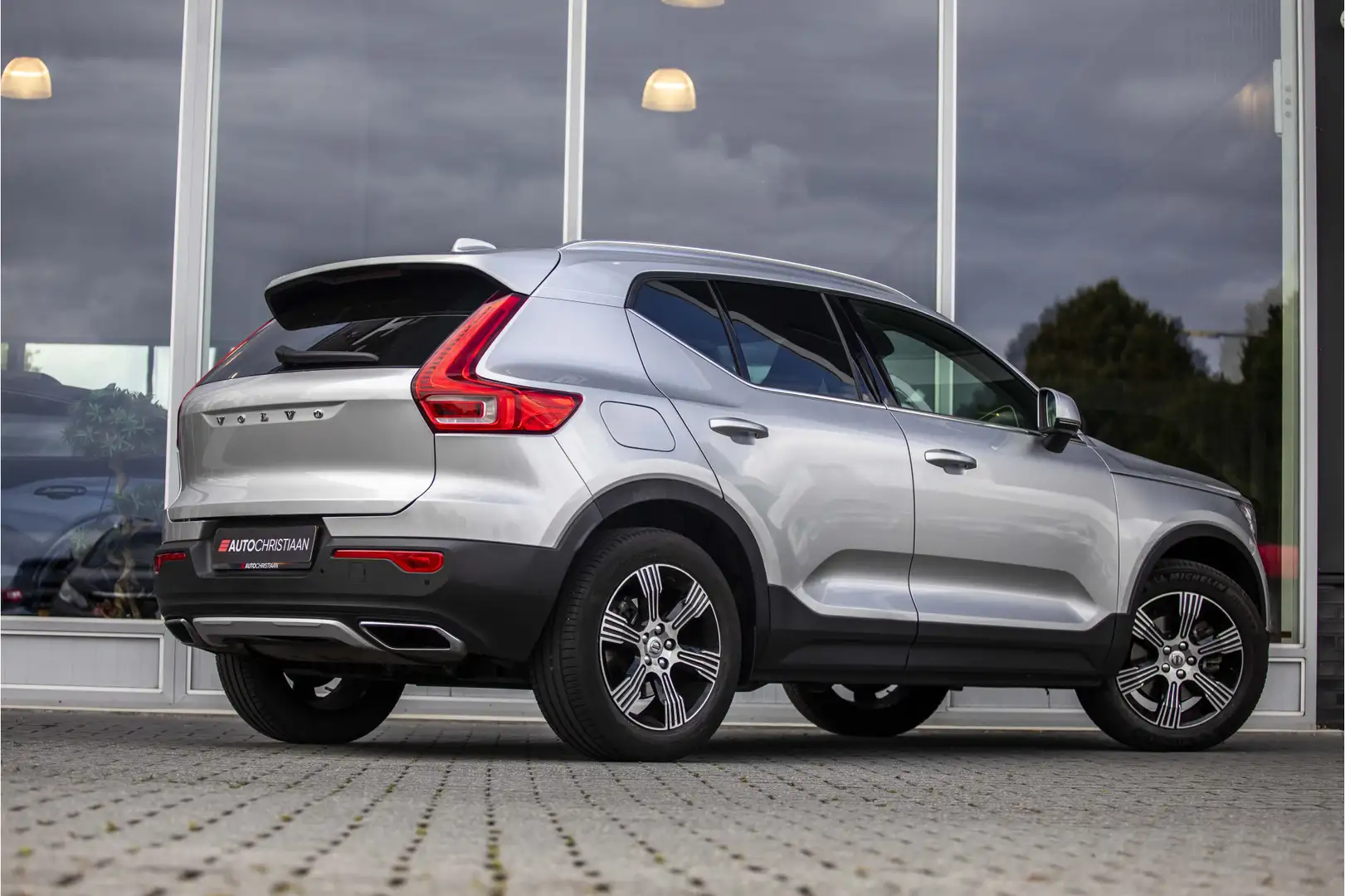 Volvo XC40 2.0 T4 Inscription | Leder | Memory | Camera Grijs - 2