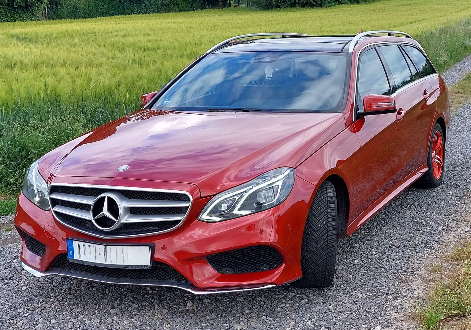 Mercedes-Benz E 350 4MATIC T - Modell Червоний - 1