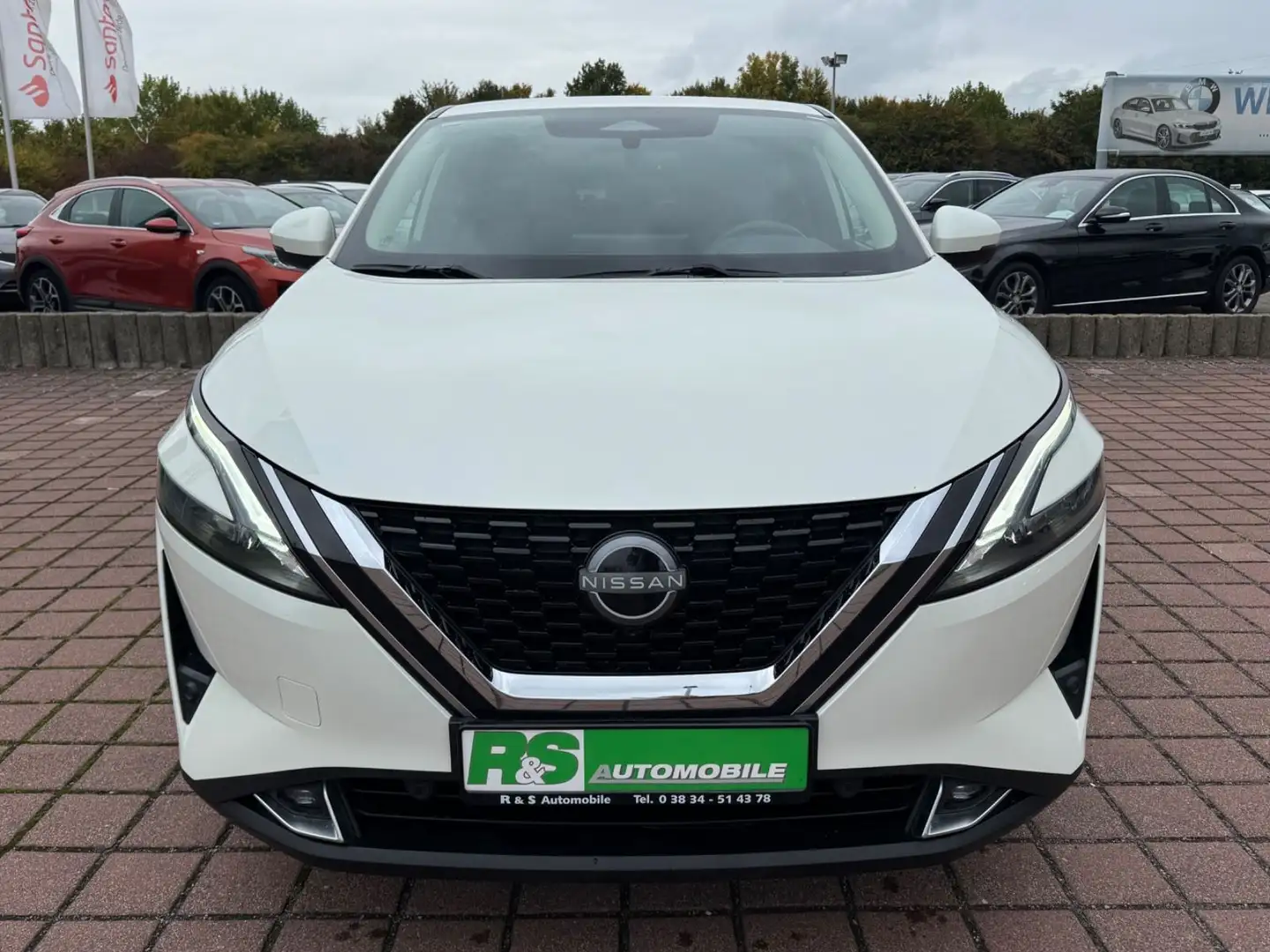 Nissan Qashqai 1.3 N-Connecta 4x4 360° Weiß - 2