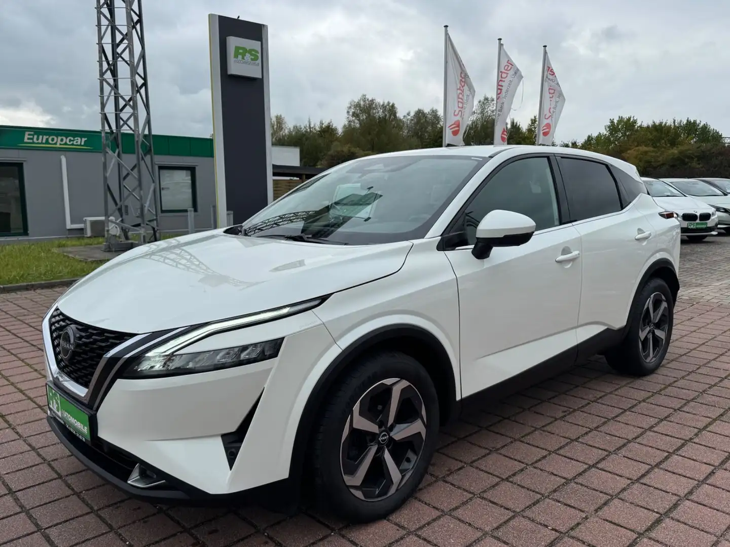 Nissan Qashqai 1.3 N-Connecta 4x4 360° Weiß - 1