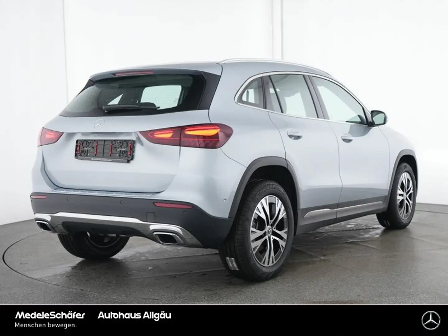 Mercedes-Benz GLA 180 GLA 180 Progressive 18" Distronic LED Kamera Park Silber - 2