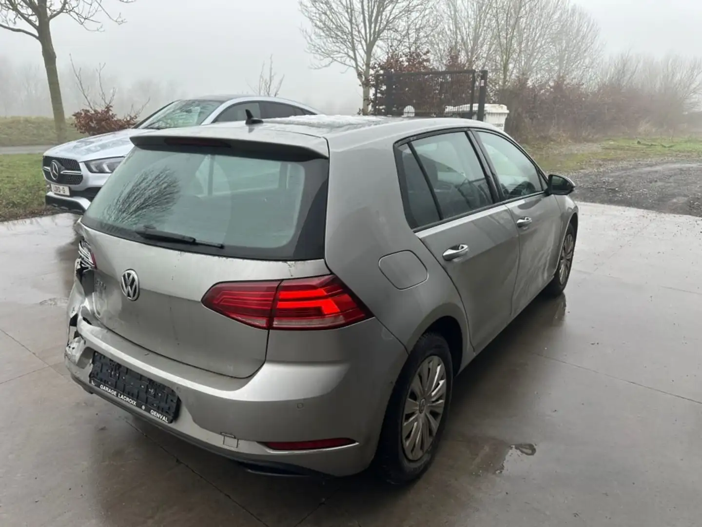 Volkswagen Golf 1.0 TSI BMT Trendline Gris - 2