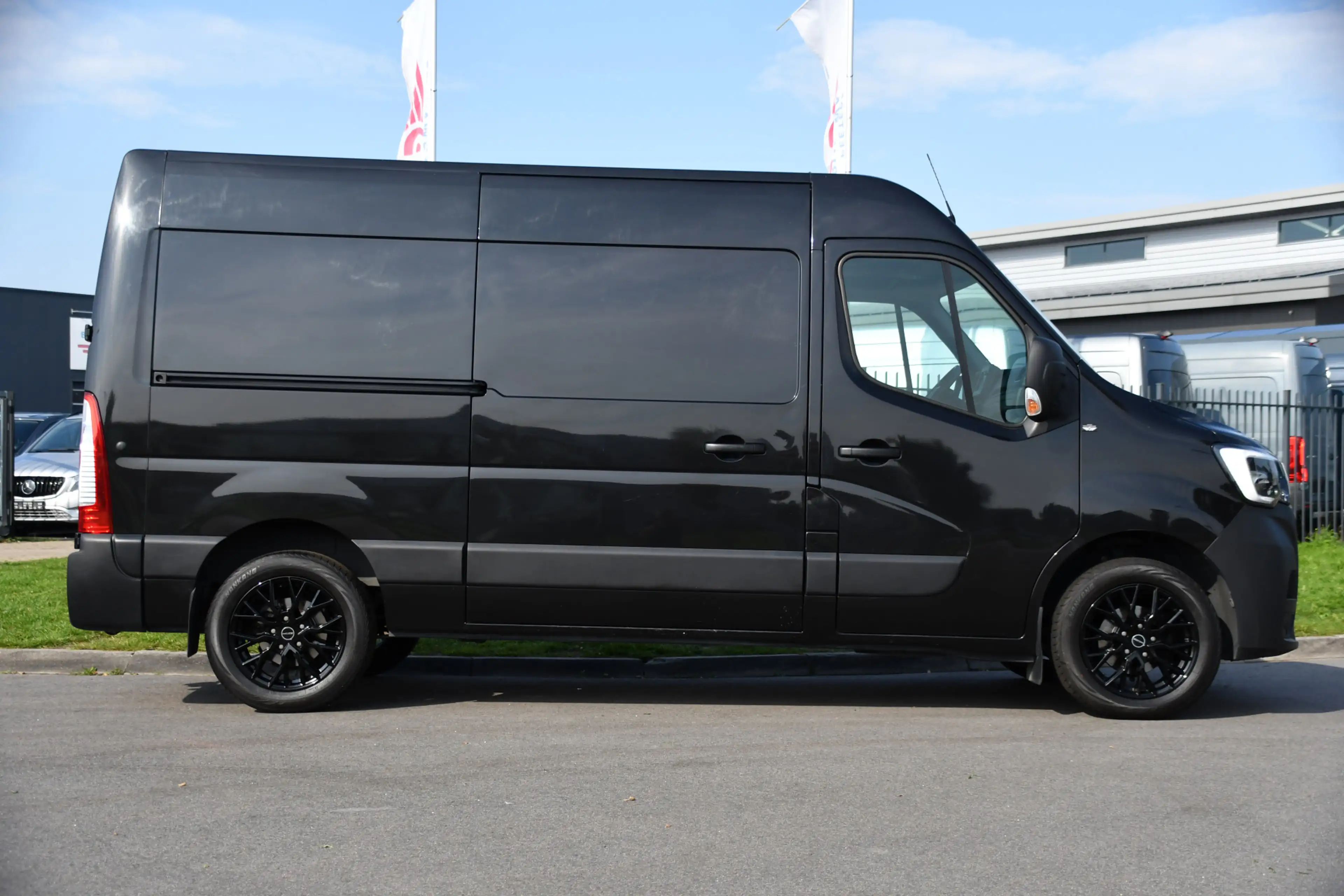 Renault Master T33 2.3 dCi 135 L2H2 Camera, Cruise, LED, Multimed — photo 10