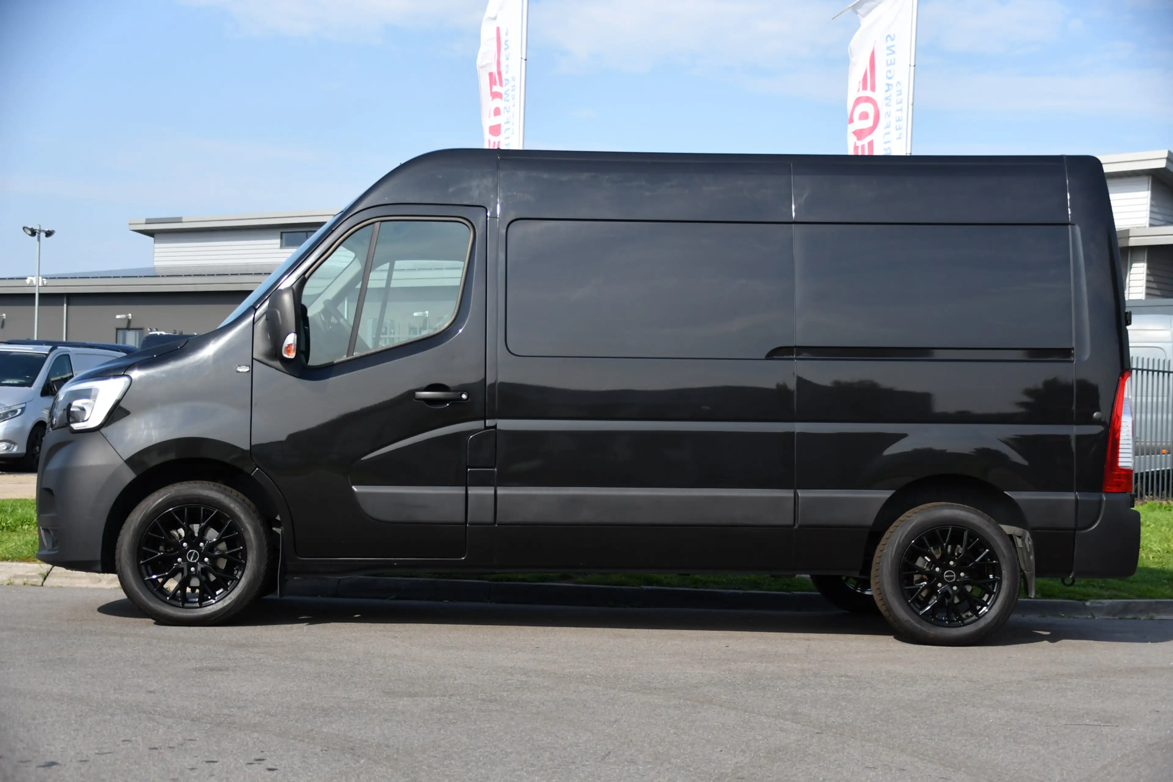 Renault Master T33 2.3 dCi 135 L2H2 Camera, Cruise, LED, Multimed — photo 9