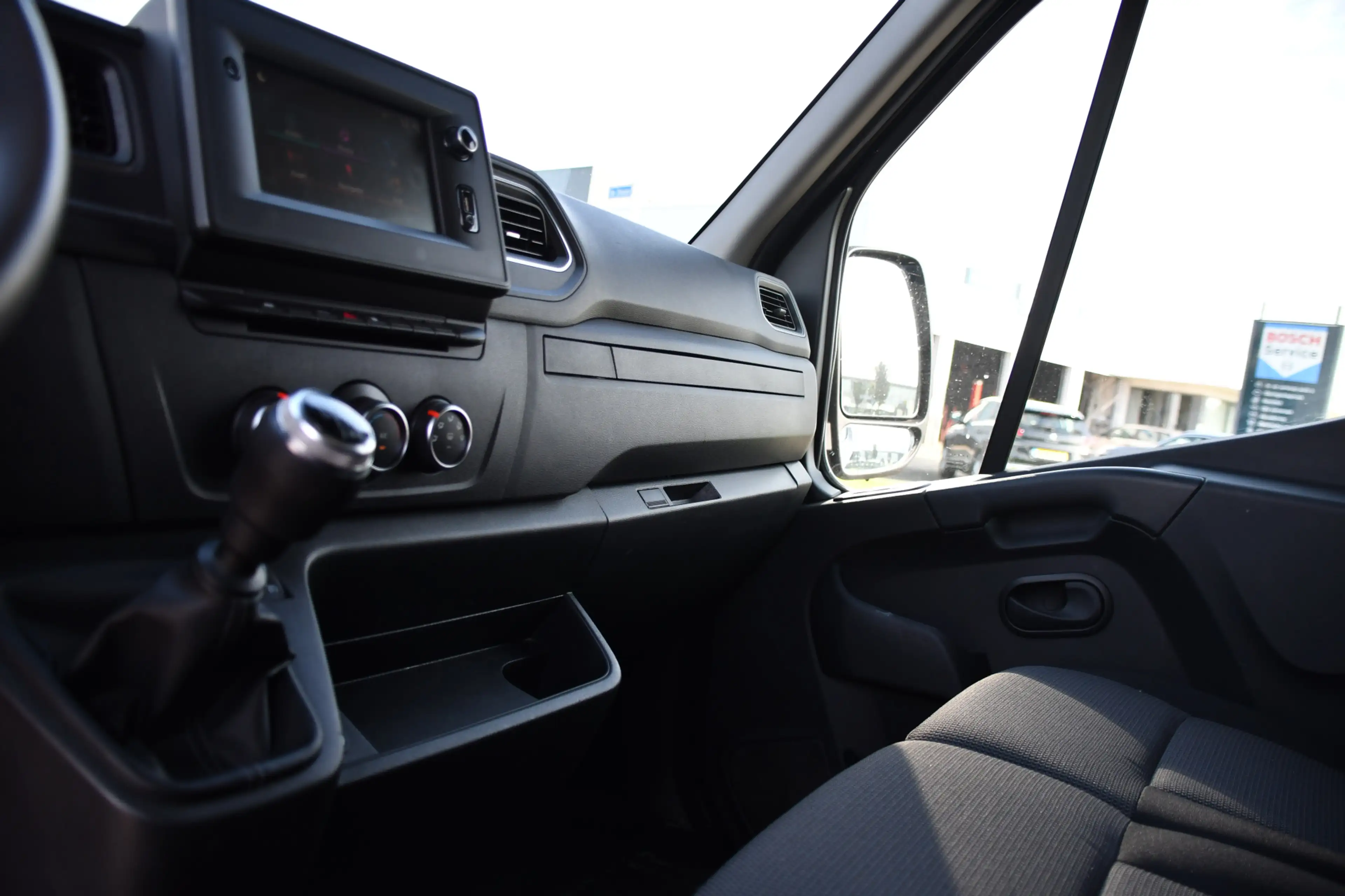 Renault Master T33 2.3 dCi 135 L2H2 Camera, Cruise, LED, Multimed — photo 18