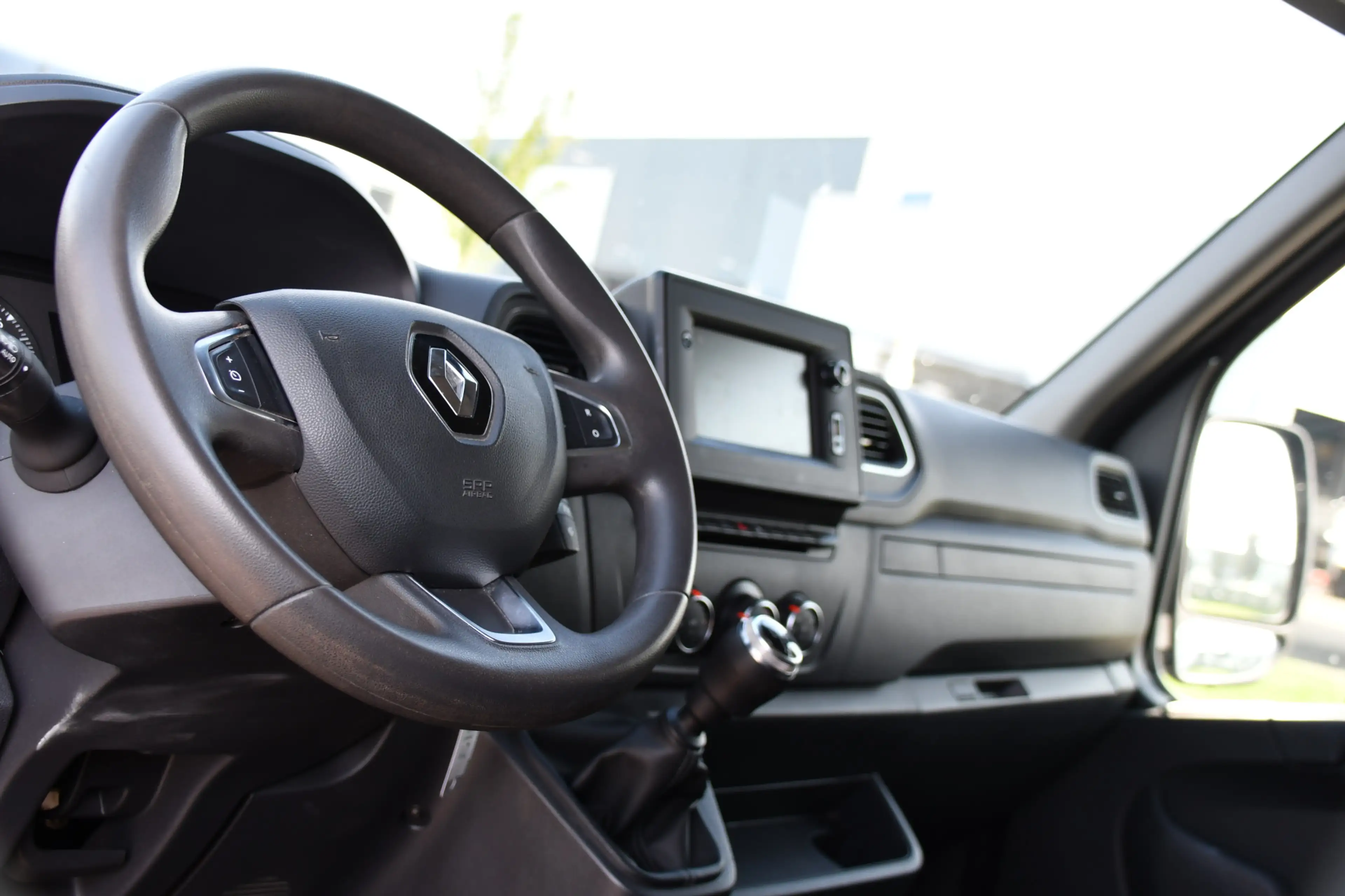 Renault Master T33 2.3 dCi 135 L2H2 Camera, Cruise, LED, Multimed — photo 2