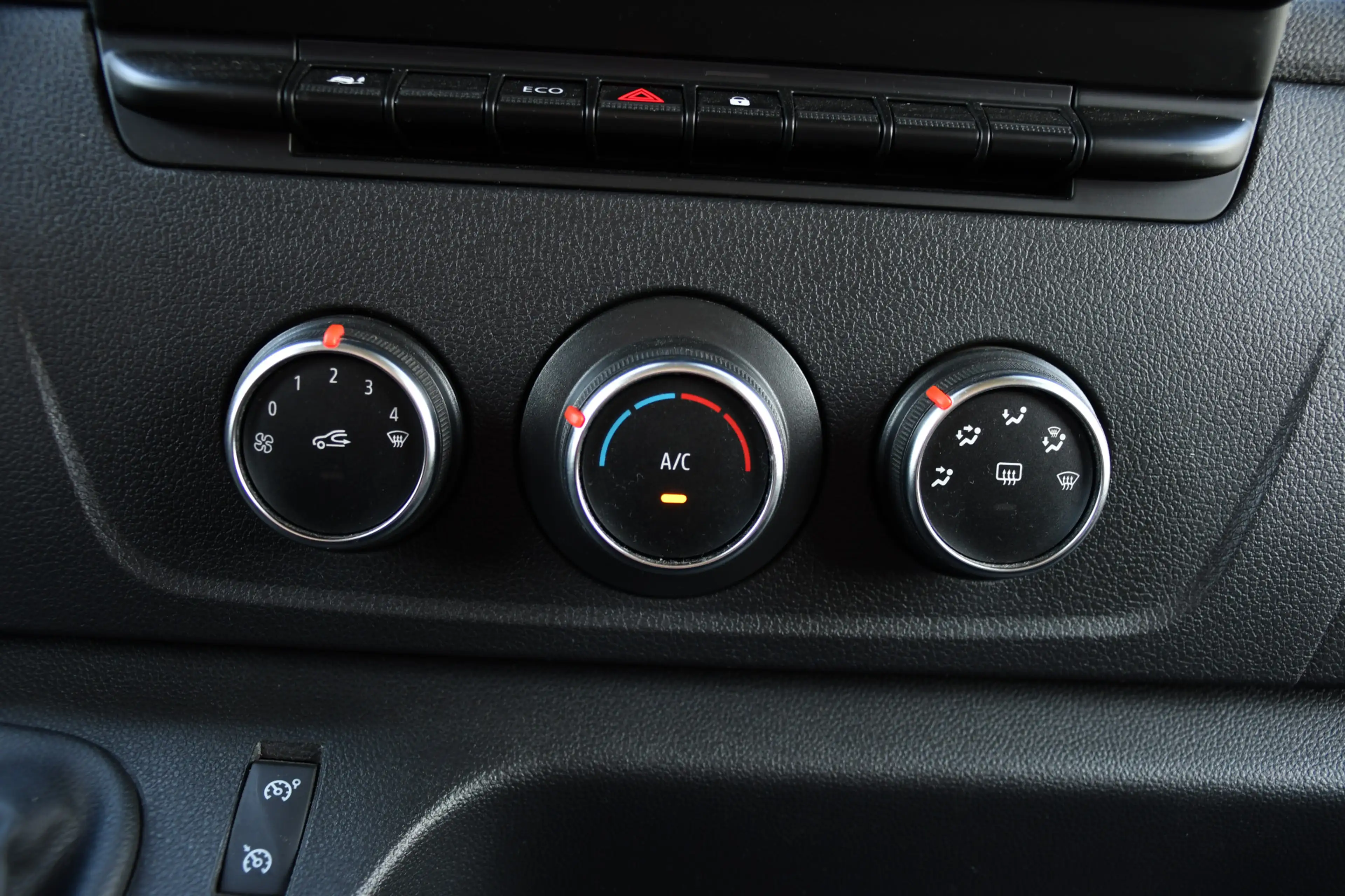 Renault Master T33 2.3 dCi 135 L2H2 Camera, Cruise, LED, Multimed — photo 21