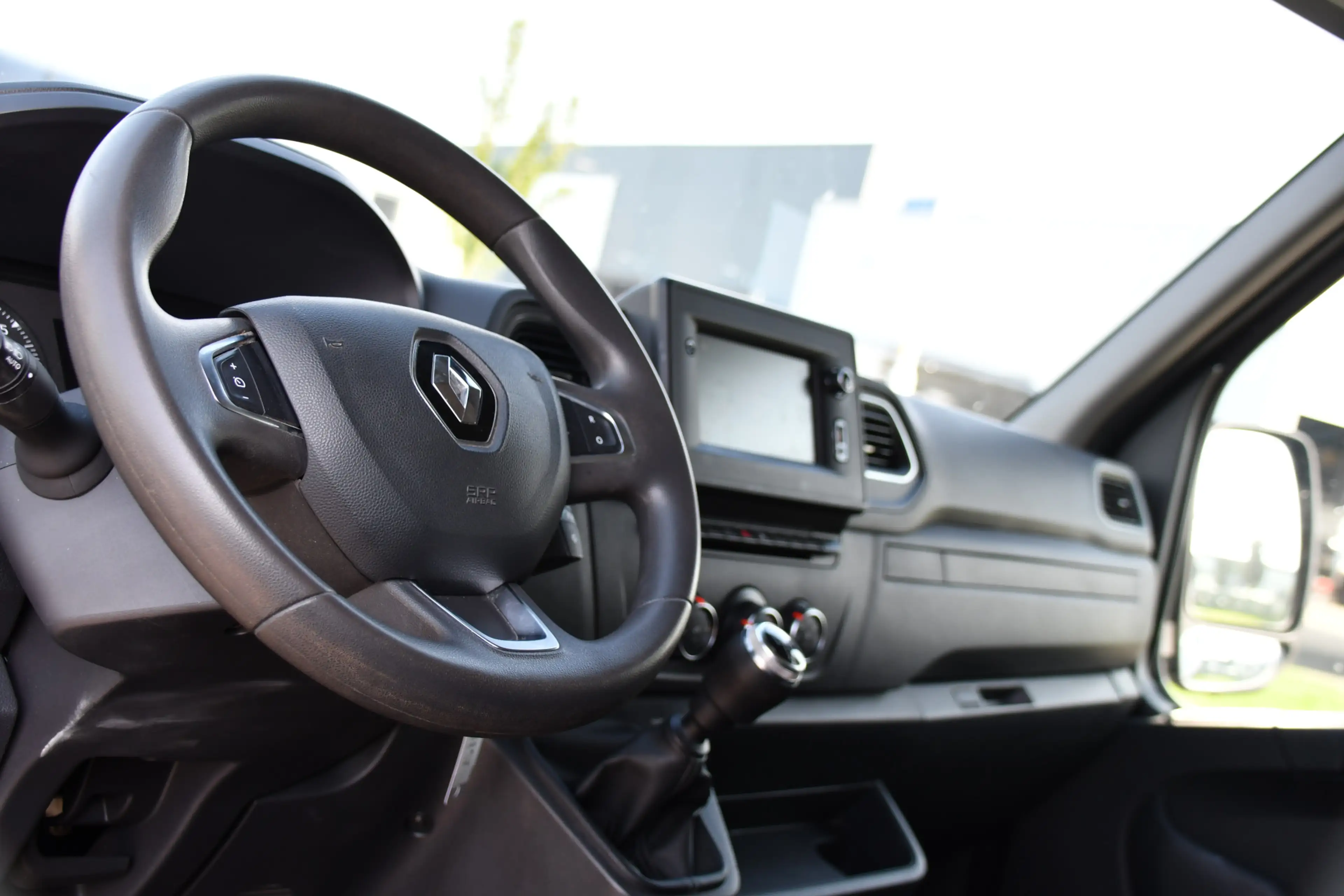 Renault Master T33 2.3 dCi 135 L2H2 Camera, Cruise, LED, Multimed — photo 12