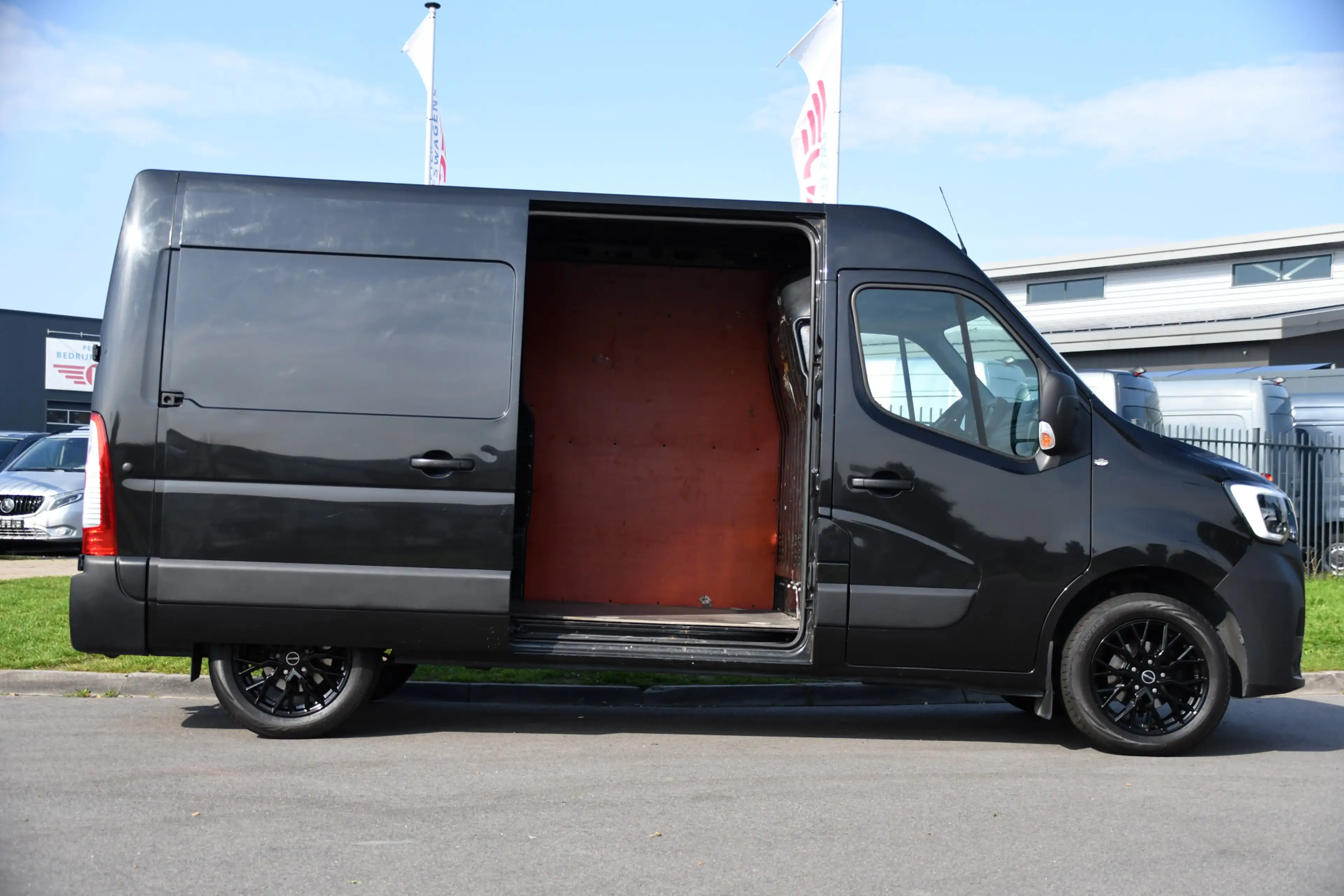 Renault Master T33 2.3 dCi 135 L2H2 Camera, Cruise, LED, Multimed — photo 11