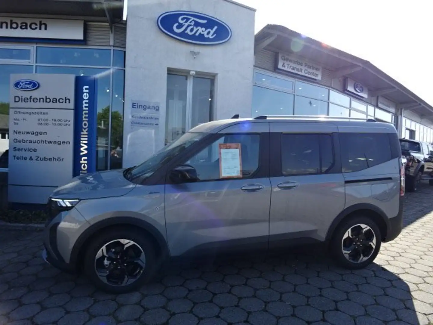 Ford Tourneo Courier 1.0 Ecoboost Active Automatik +Winter-Paket Ezüst - 2