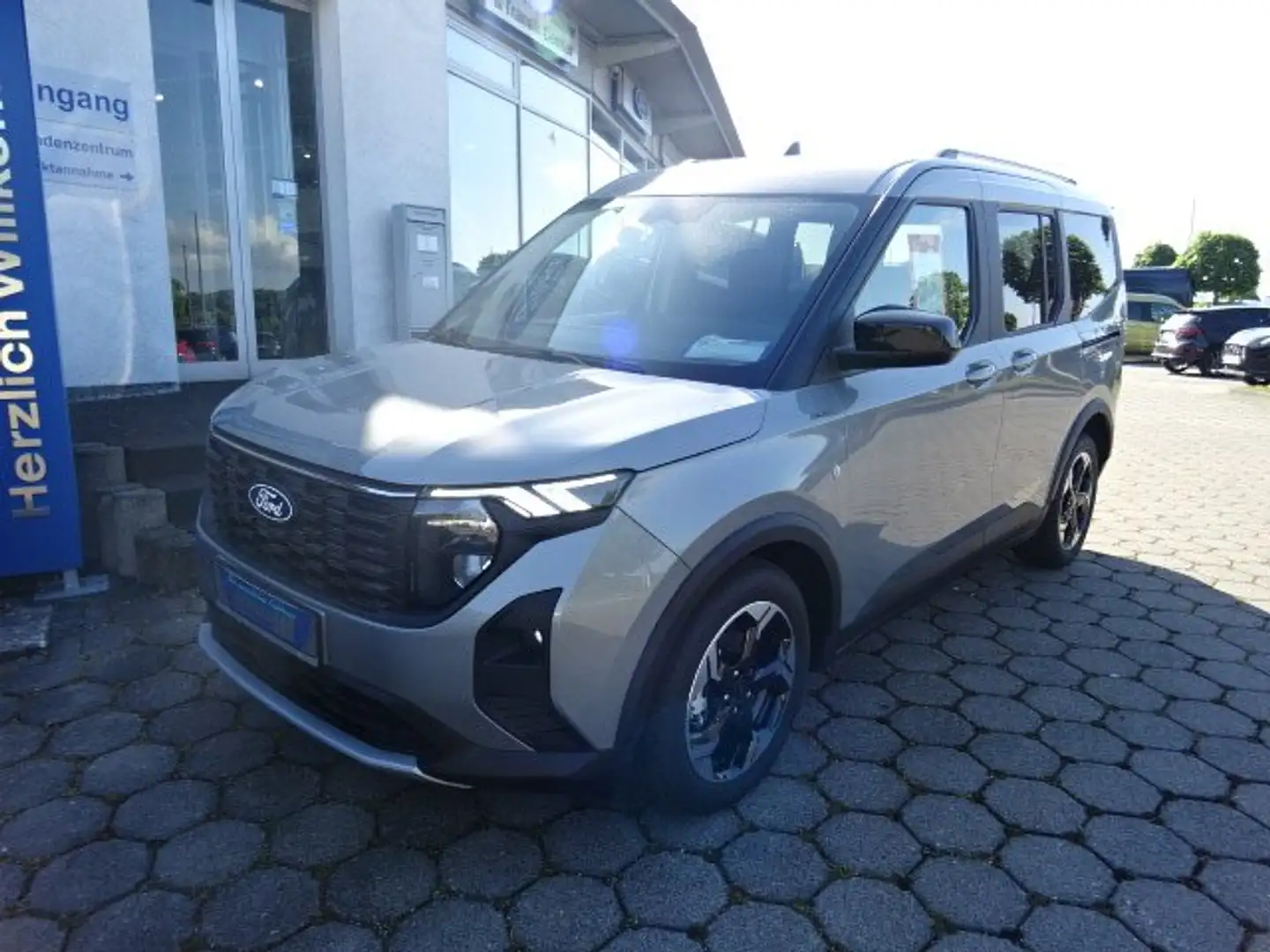 Ford Tourneo Courier 1.0 Ecoboost Active Automatik +Winter-Paket Ezüst - 1