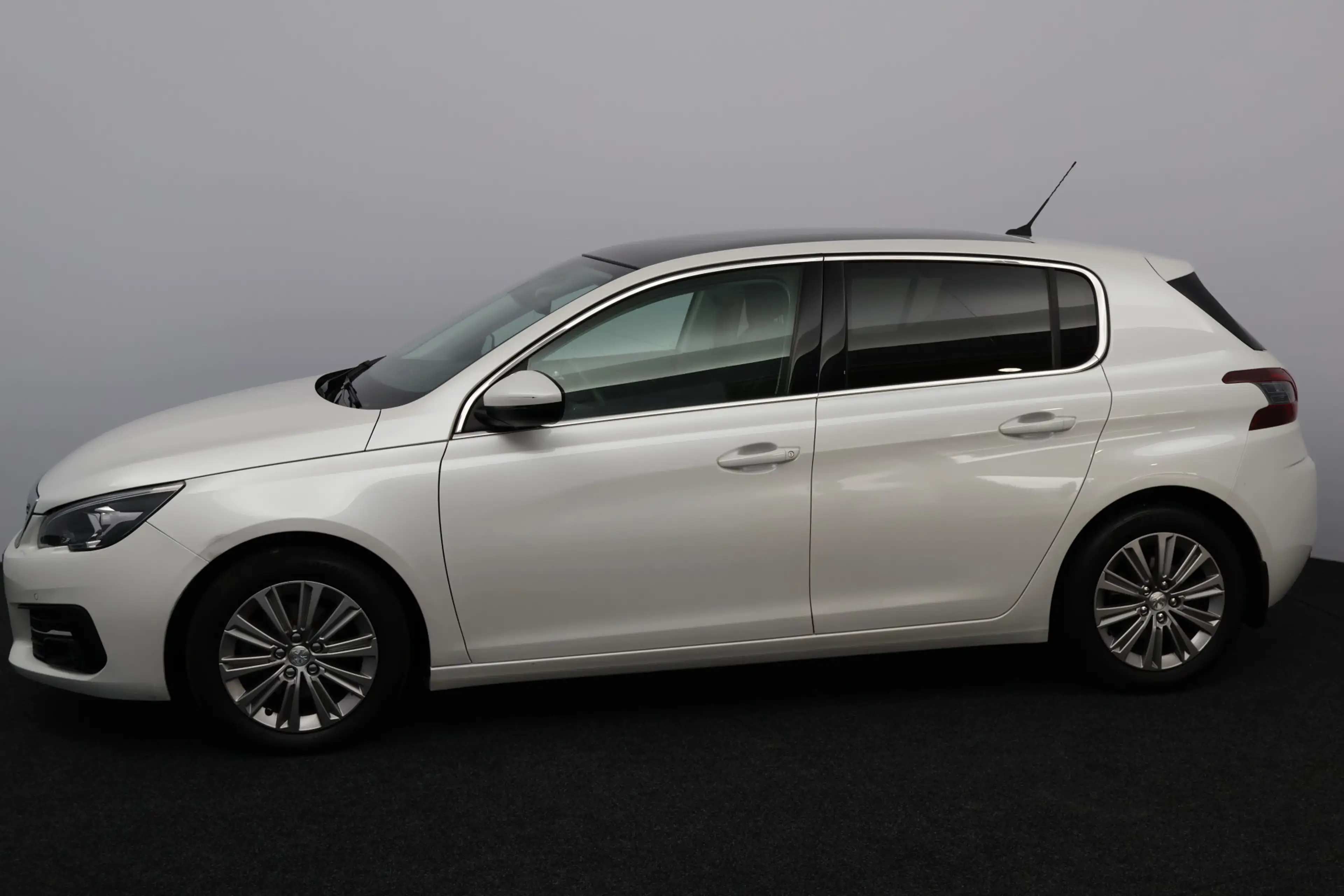 Peugeot 308 1.2 PureTech Allure /D-Riem Verv 89.000KM! /Apple — photo 4