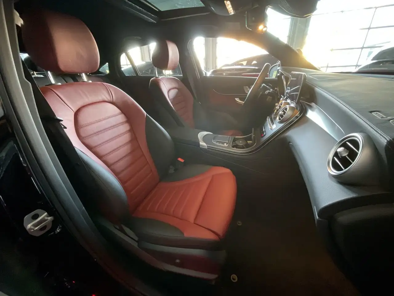 Mercedes-Benz GLC снимка Mercedes-Benz GLC
