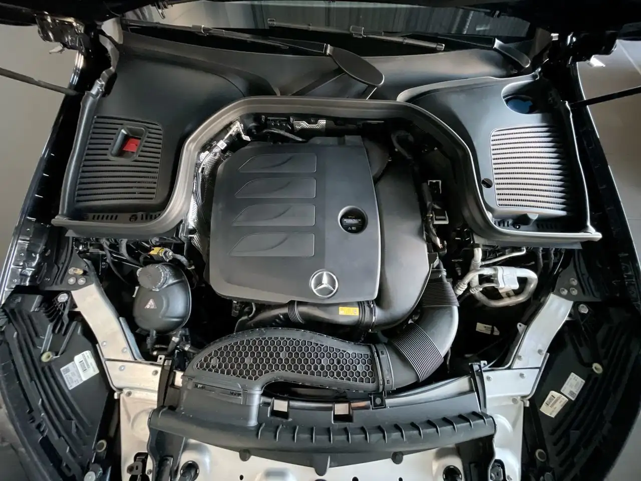 Mercedes-Benz GLC снимка Mercedes-Benz GLC