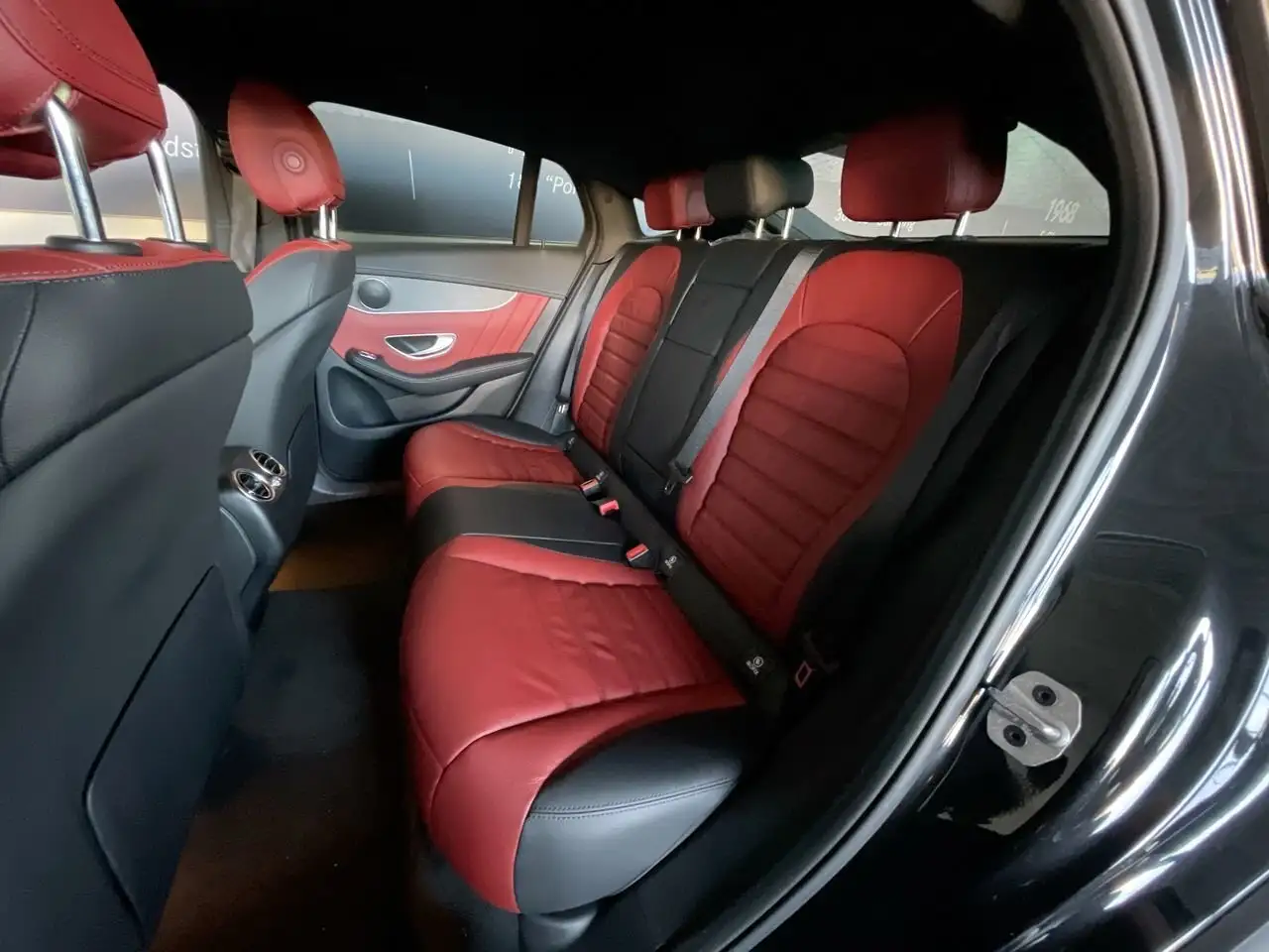 Mercedes-Benz GLC снимка Mercedes-Benz GLC
