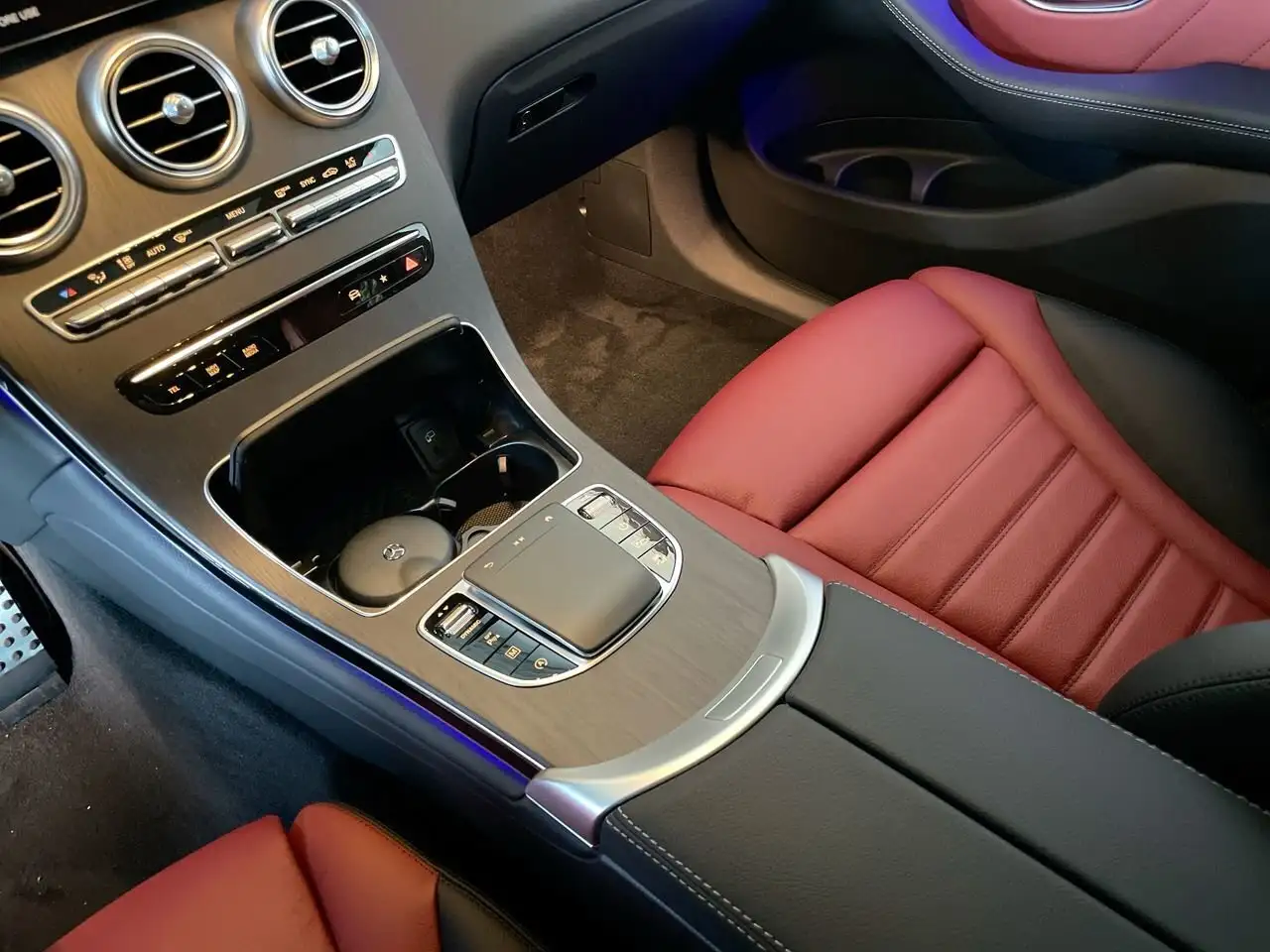 Mercedes-Benz GLC снимка Mercedes-Benz GLC