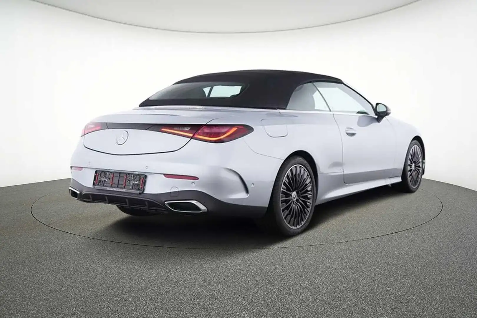 Mercedes-Benz CLE 200 Cabriolet AMG LINE - 2