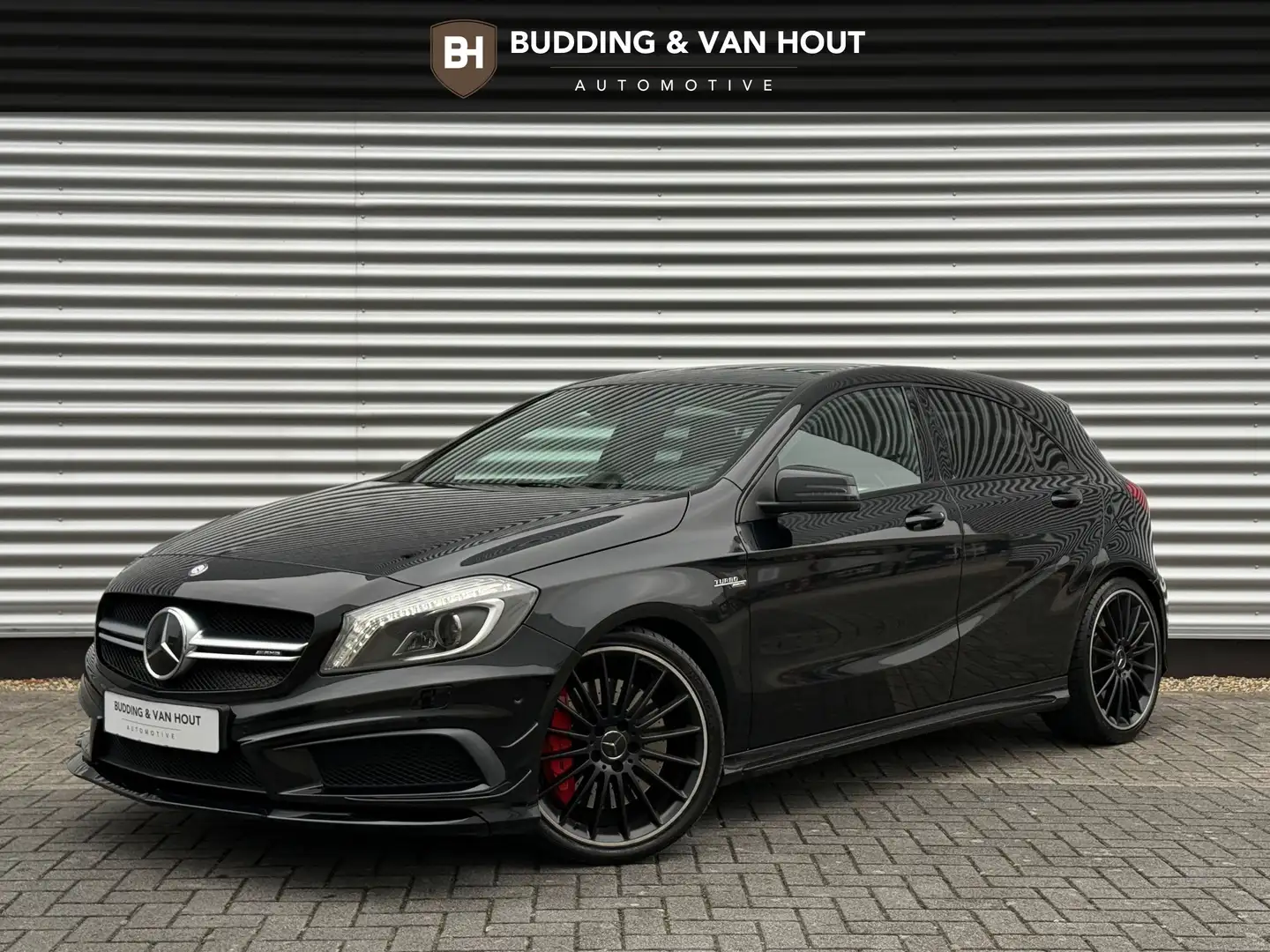 Mercedes-Benz A 45 AMG 4MATIC Milltek Pano Schaal Harman Kardon Memory Zwart - 1