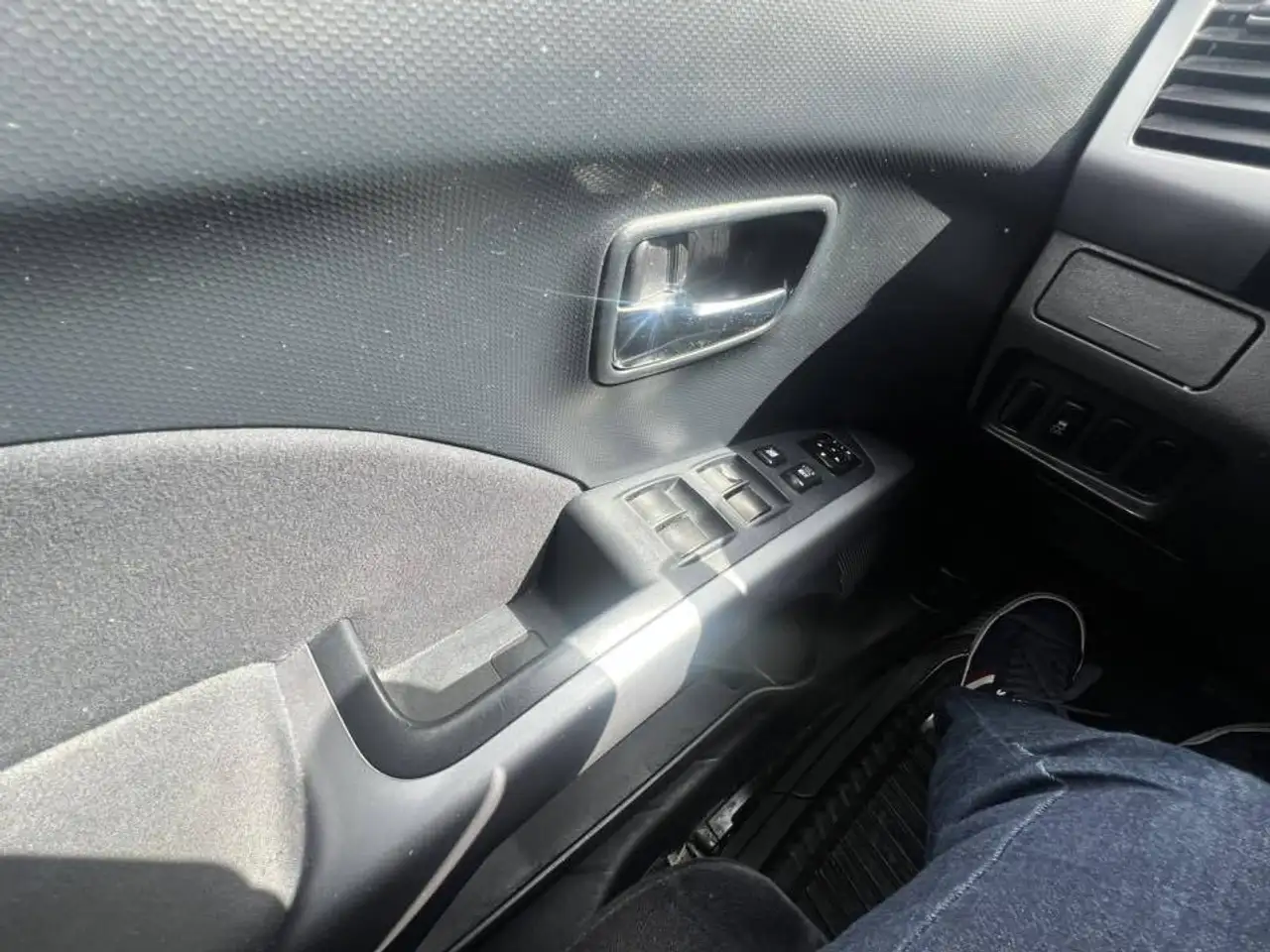 Mitsubishi Outlander снимка Mitsubishi Outlander