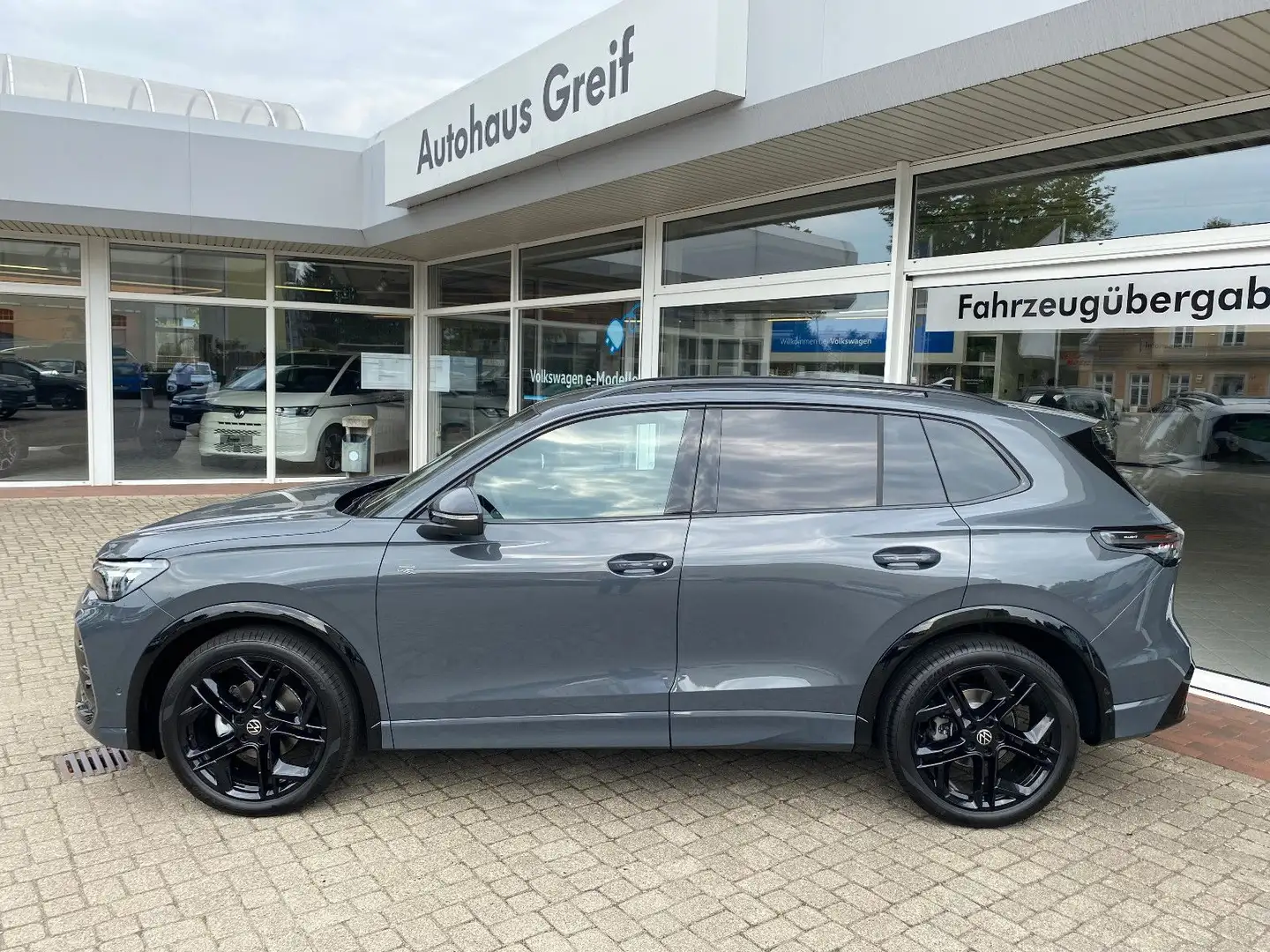 Volkswagen Tiguan R-Line 1.5 eTSI DSG R-Line*LED*NAVI*AHZV* Gris - 2