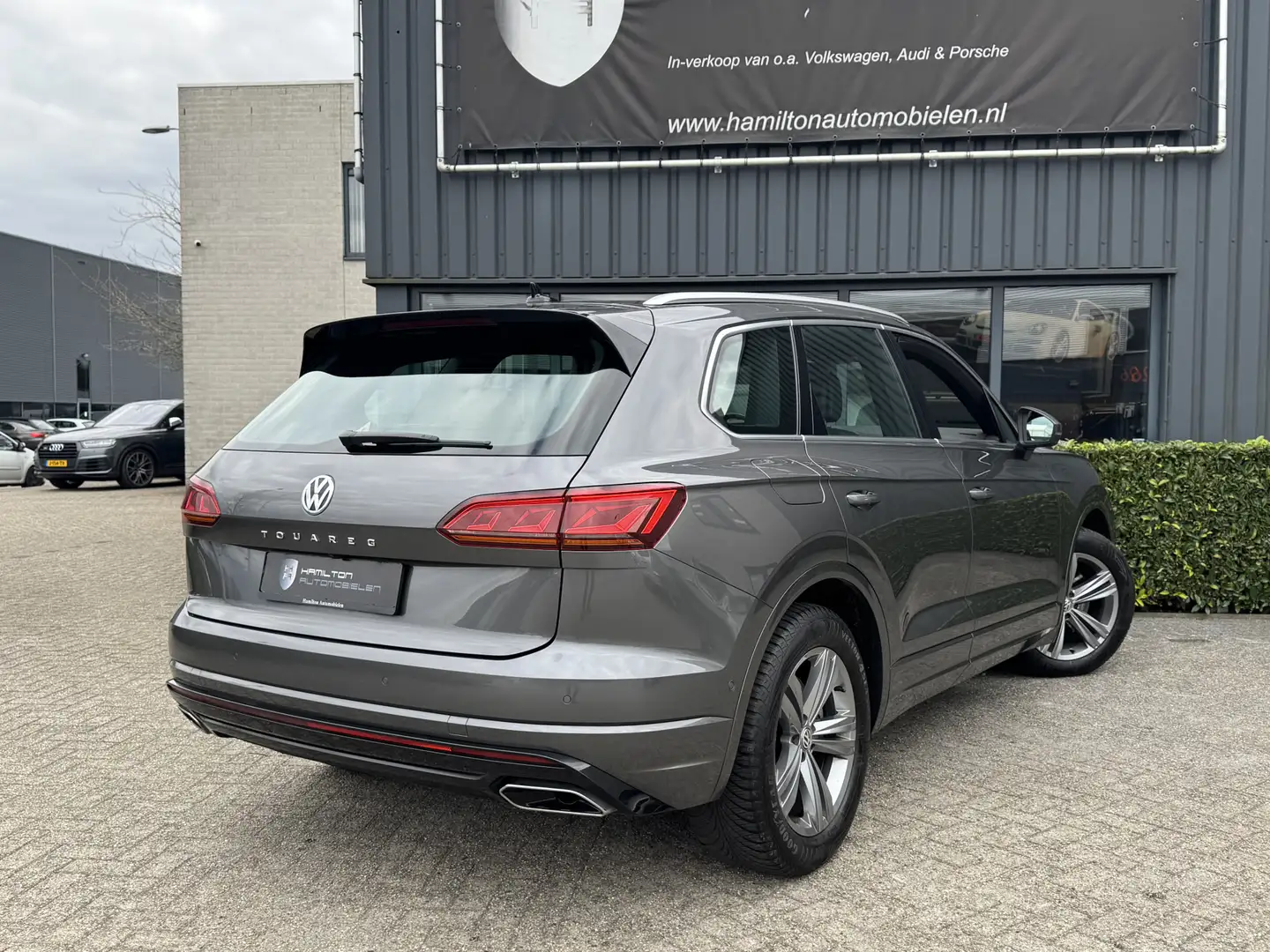 Volkswagen Touareg 3.0 TSI 340pk 4Motion DSG / Aut. R-Line Vol Opties Gris - 2