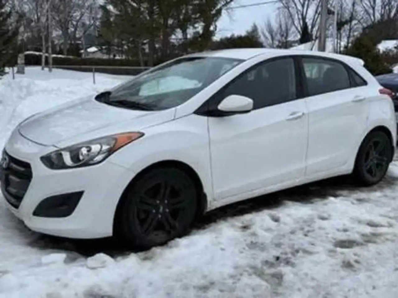 Hyundai ELANTRA снимка Hyundai ELANTRA