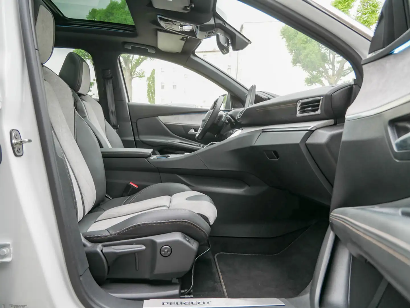 Peugeot 3008 1.6 Hybrid4 300 GT Weiß - 2