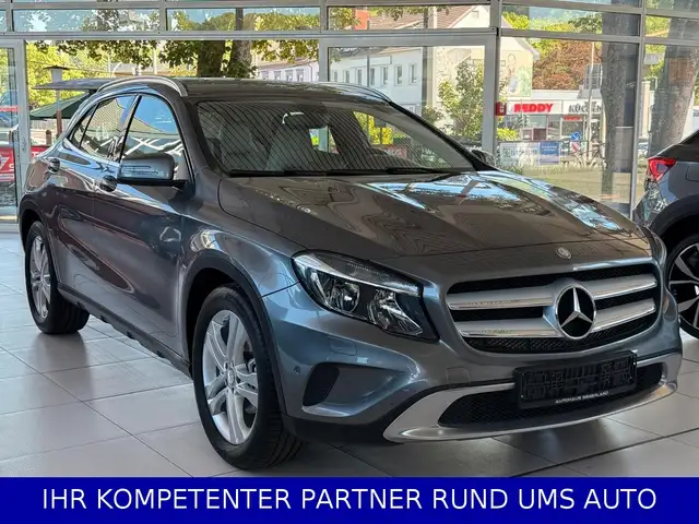 Mercedes-Benz GLA 200 GLA/PDC/NAVI//BLUTOOTH