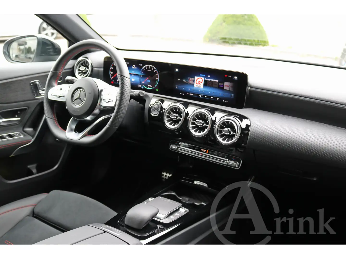 Mercedes-Benz A 250 e AMG Line Trekhaak, Apple Carplay, Panoramaschuif Argento - 2