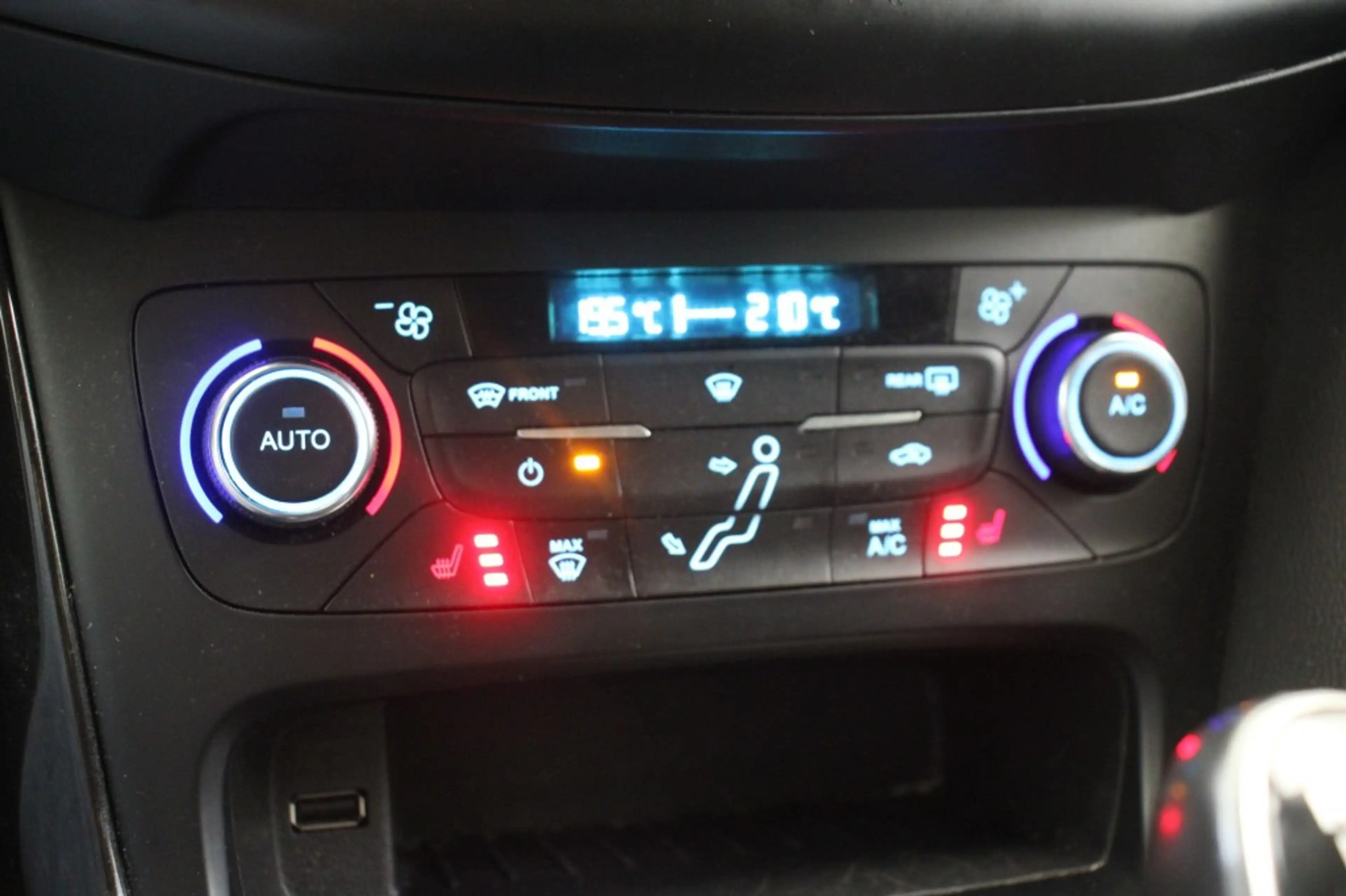 Ford Focus Wagon 1.0 Titanium - Carplay, navi, Clima, Stoelve — photo 7