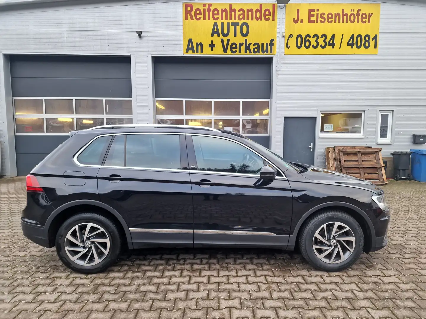 Volkswagen Tiguan Sound BMT/Start-Stopp-NAVI-Shzg-ACC-AHK-ALU Zwart - 2