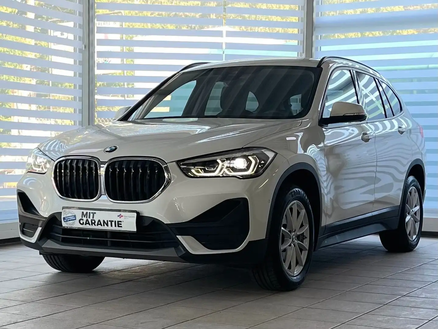 BMW X1 sD18i Advantage AHK LED KAMERA Unfallfrei Blanc - 1
