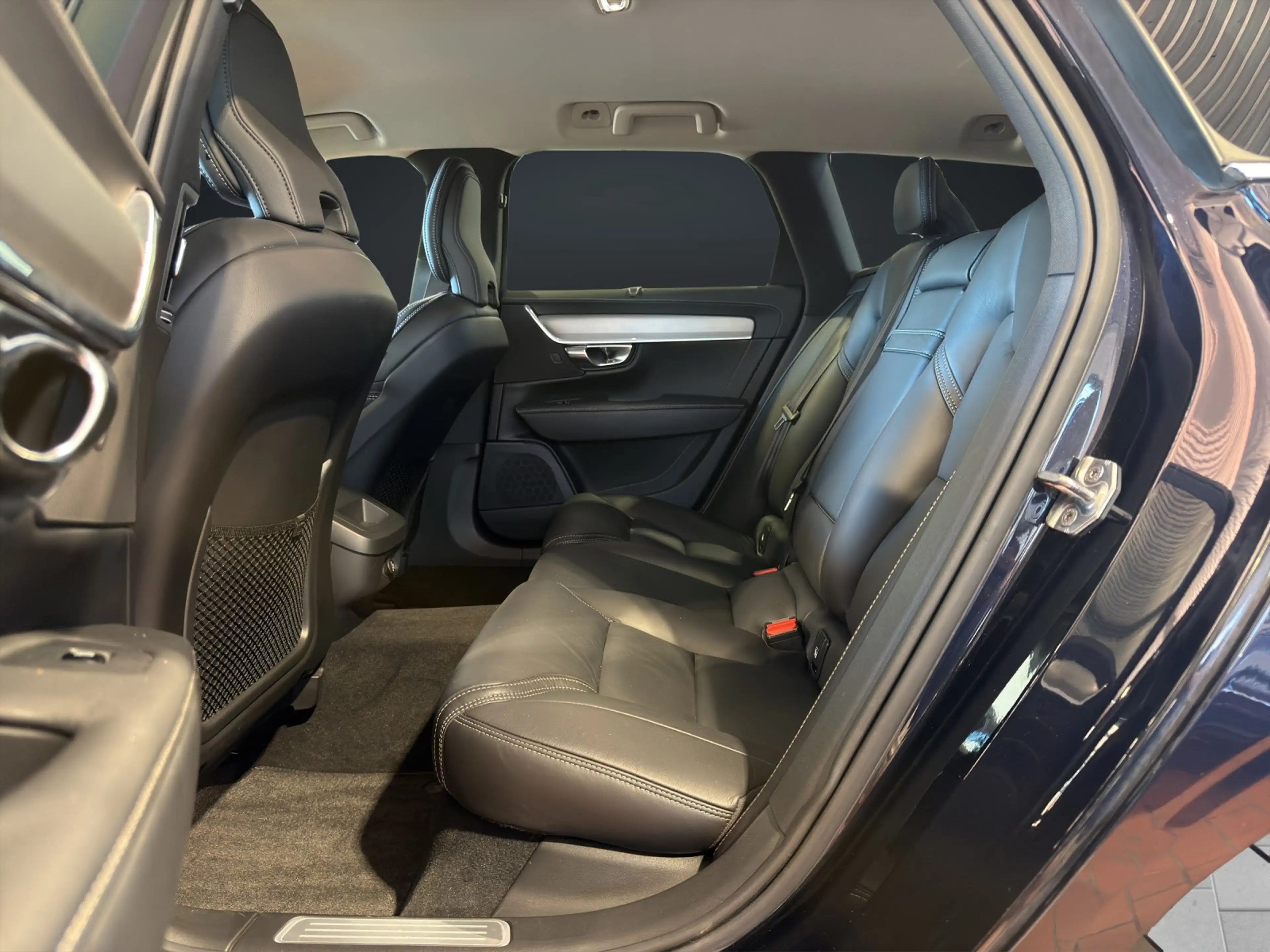 Volvo V90 Inscription D4 | LED | Sensus | Keyless — photo 14