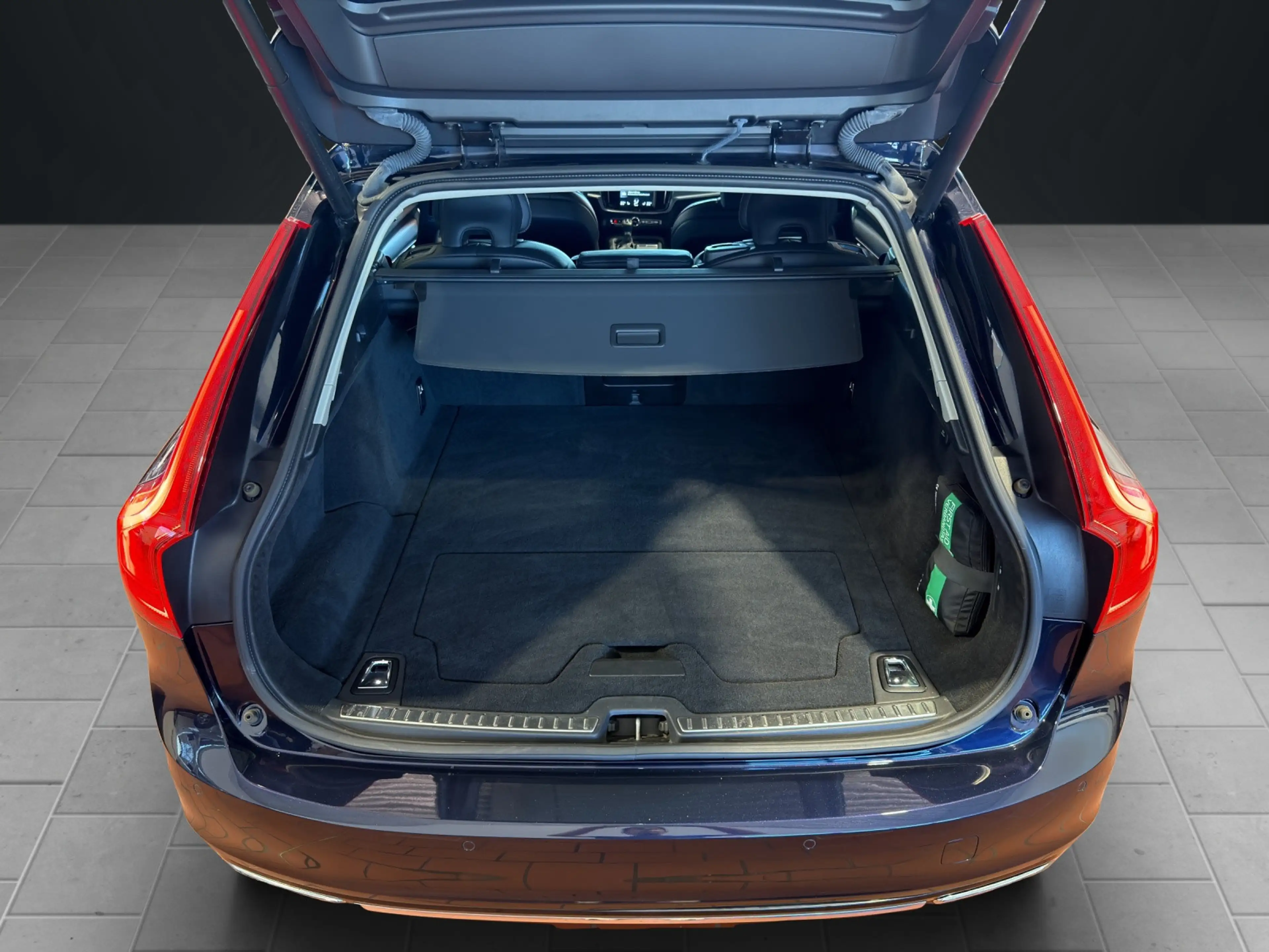 Volvo V90 Inscription D4 | LED | Sensus | Keyless — photo 9