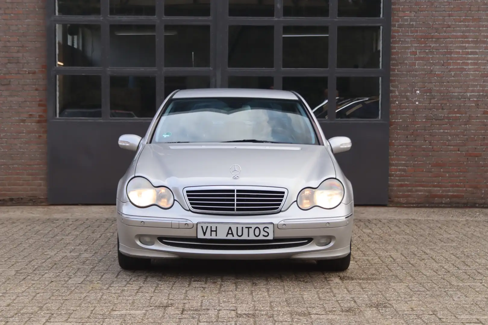 Mercedes-Benz C 180 C180 K AUT-Airco-Cruise-pdc-Nieuw APK Grijs - 2