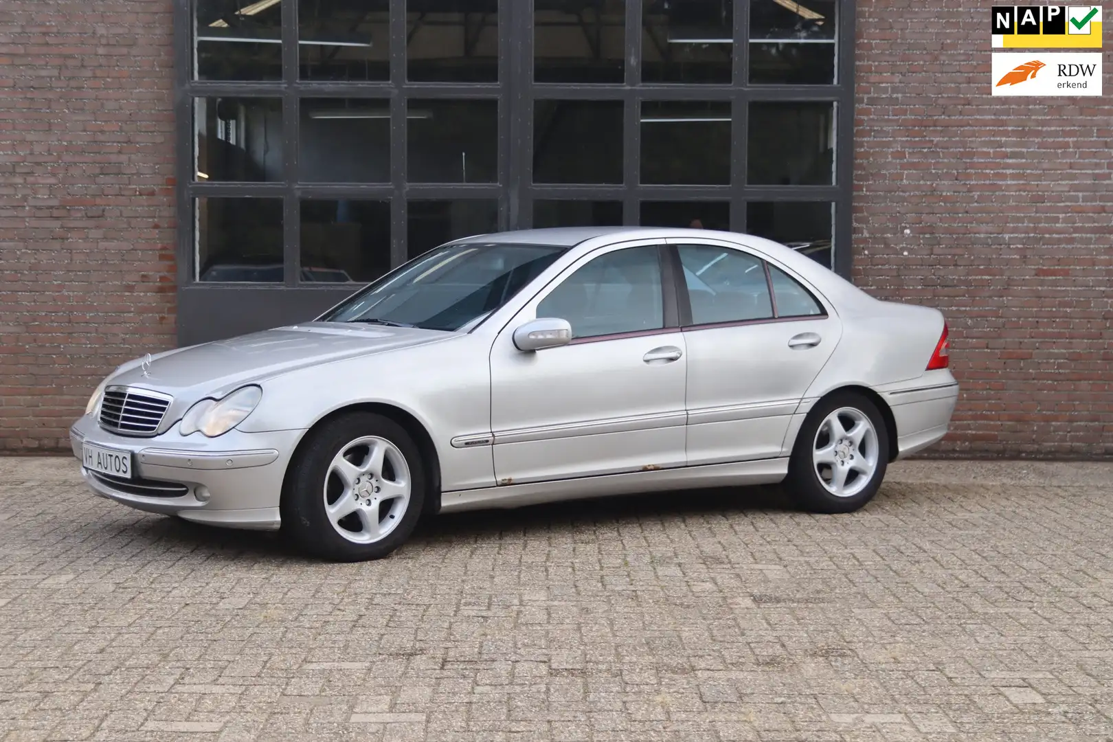 Mercedes-Benz C 180 C180 K AUT-Airco-Cruise-pdc-Nieuw APK Grijs - 1