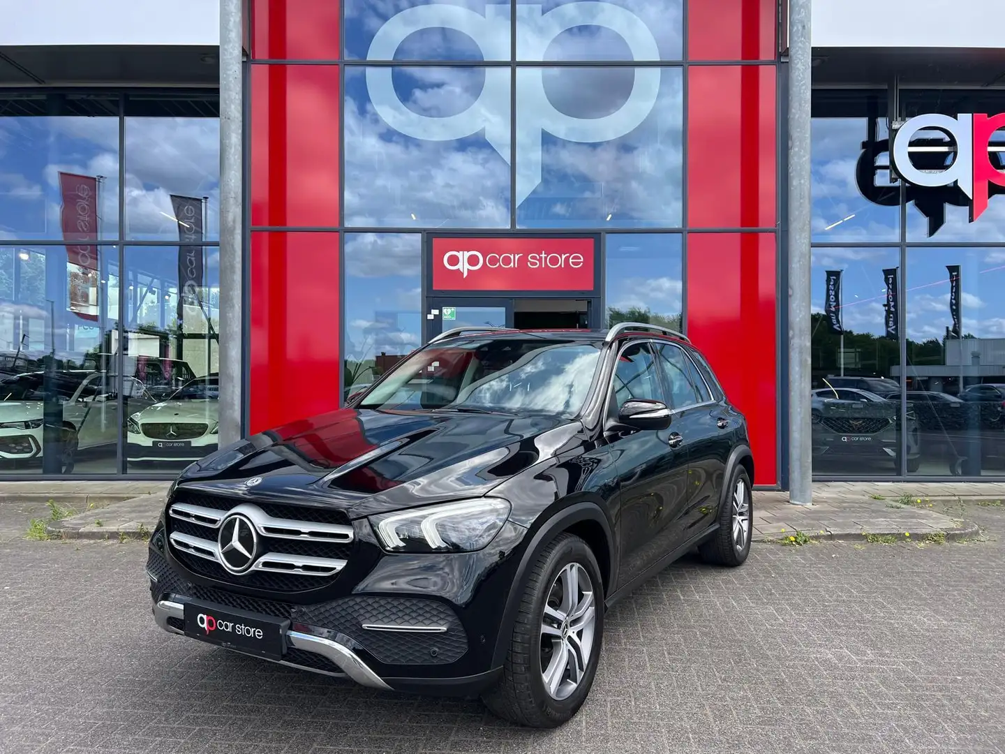Mercedes-Benz GLE 350 e 4MATIC Premium Black - 1