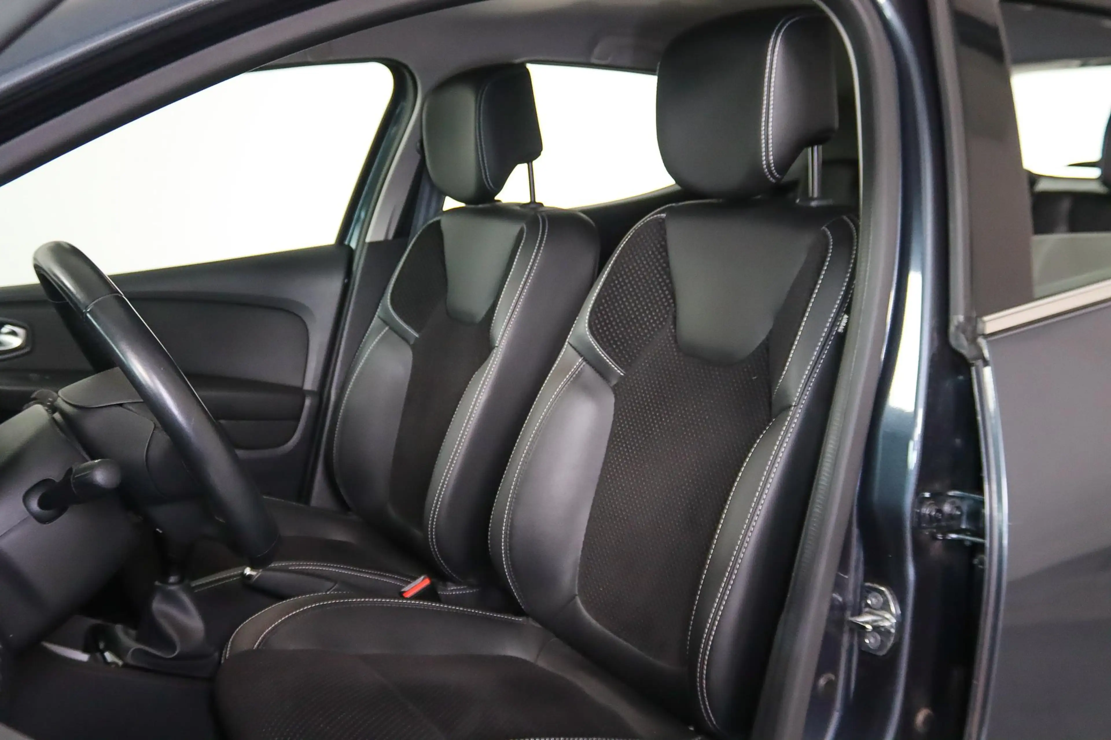 Renault Clio 0.9 TCe Intens Trekhaak, Navigatie, LED koplampen, — photo 4
