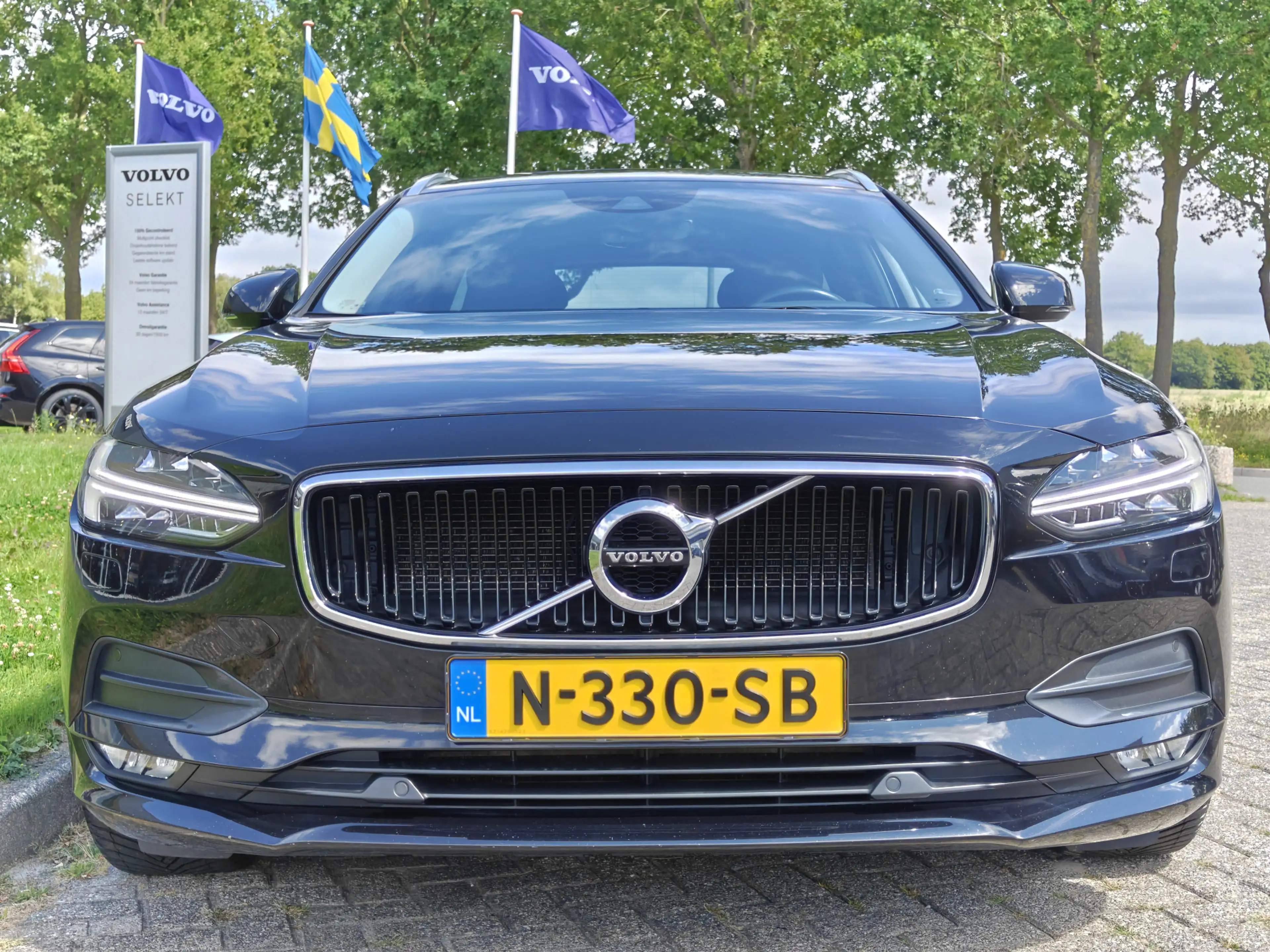 Volvo V90 191PK T4 Momentum | BLIS | Carplay | ACC | PDC V+A — photo 2