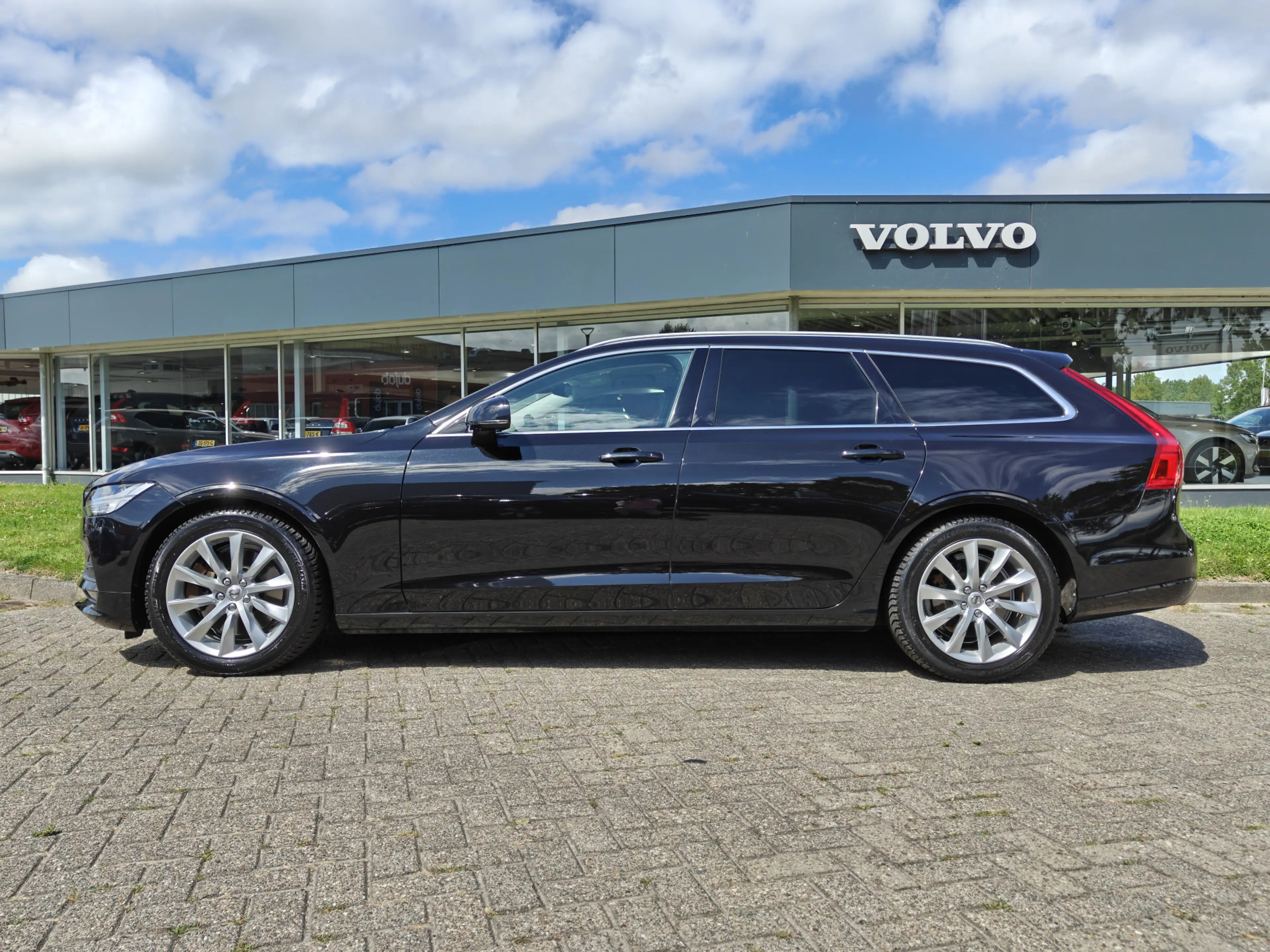 Volvo V90 191PK T4 Momentum | BLIS | Carplay | ACC | PDC V+A — photo 8